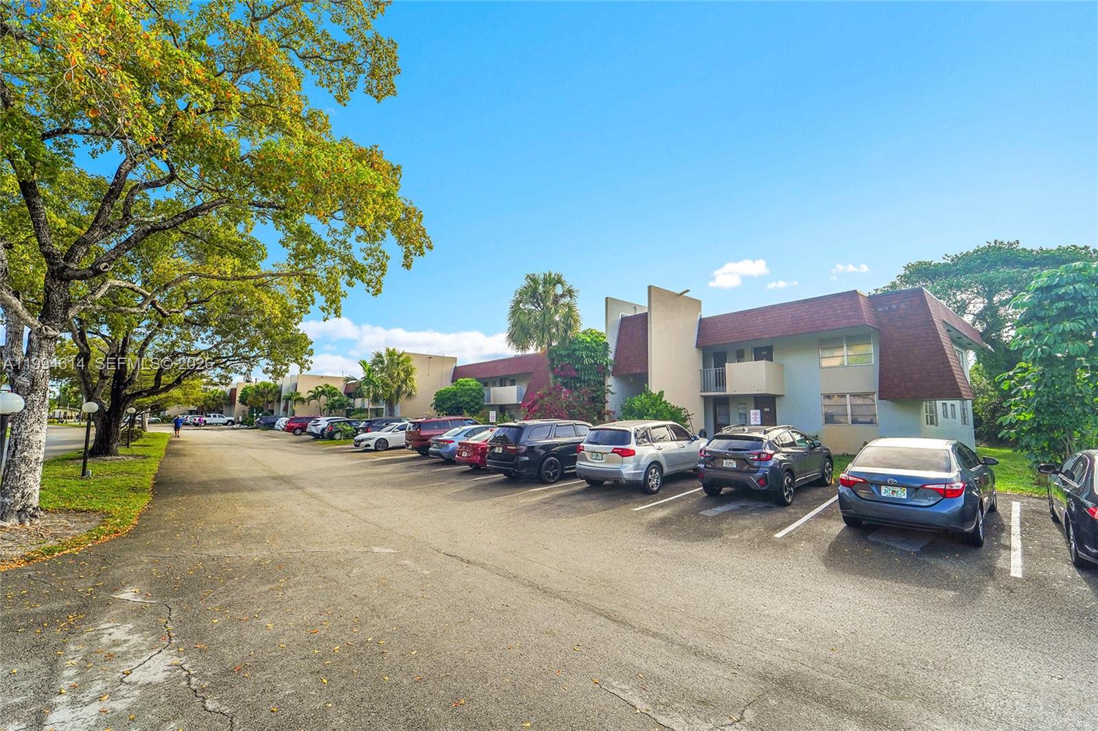 LAUDERDALE OAKS CONDO XIX - Residential