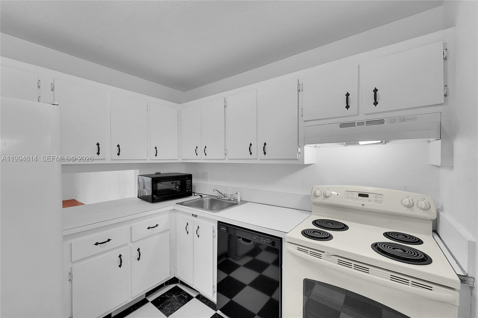 LAUDERDALE OAKS CONDO XIX - Residential