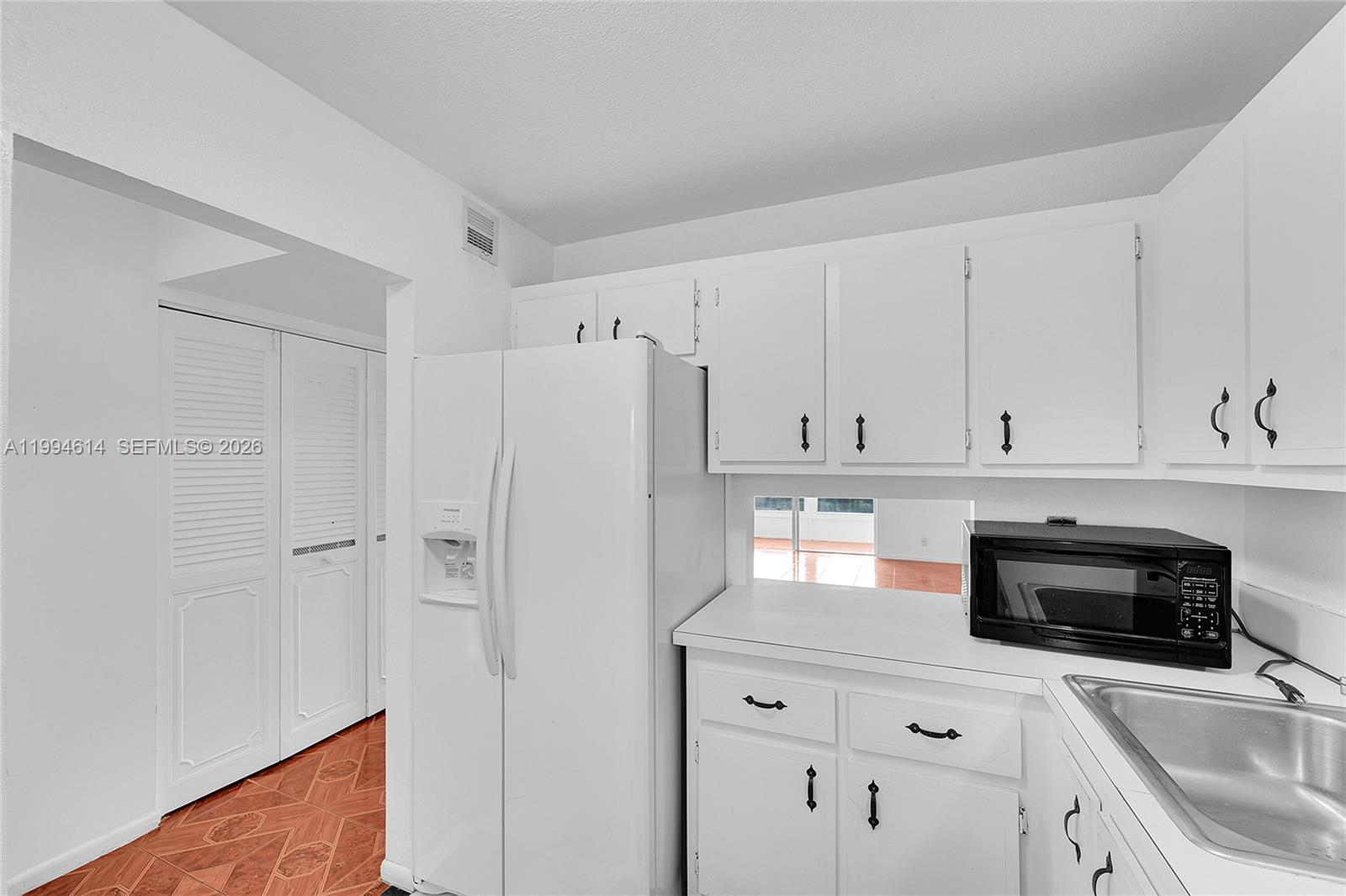 LAUDERDALE OAKS CONDO XIX - Residential