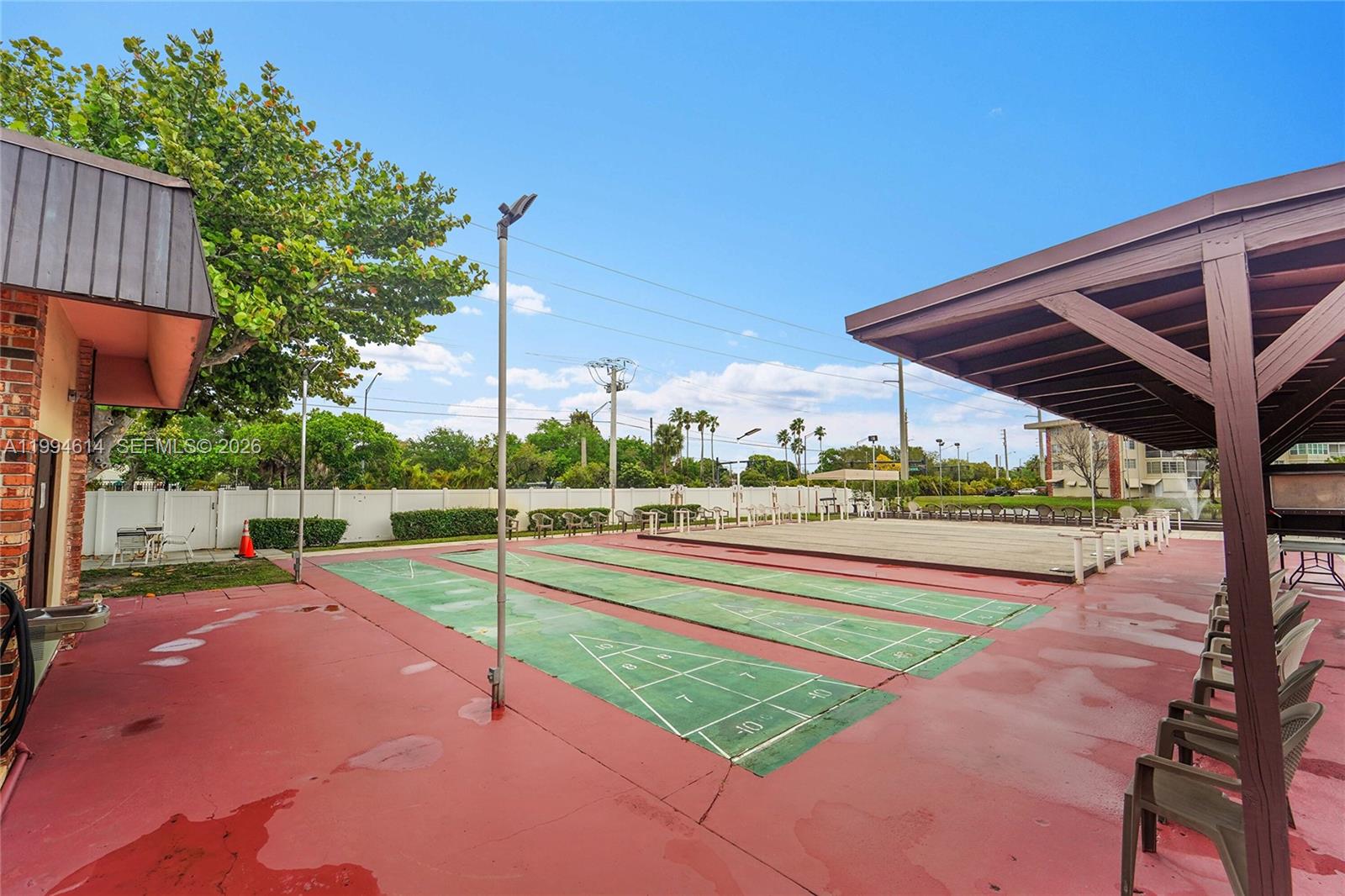 LAUDERDALE OAKS CONDO XIX - Residential