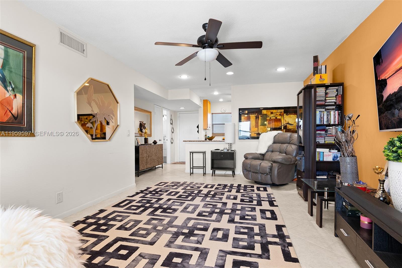 VILLAGE ROYALE ON THE GREE - Residential