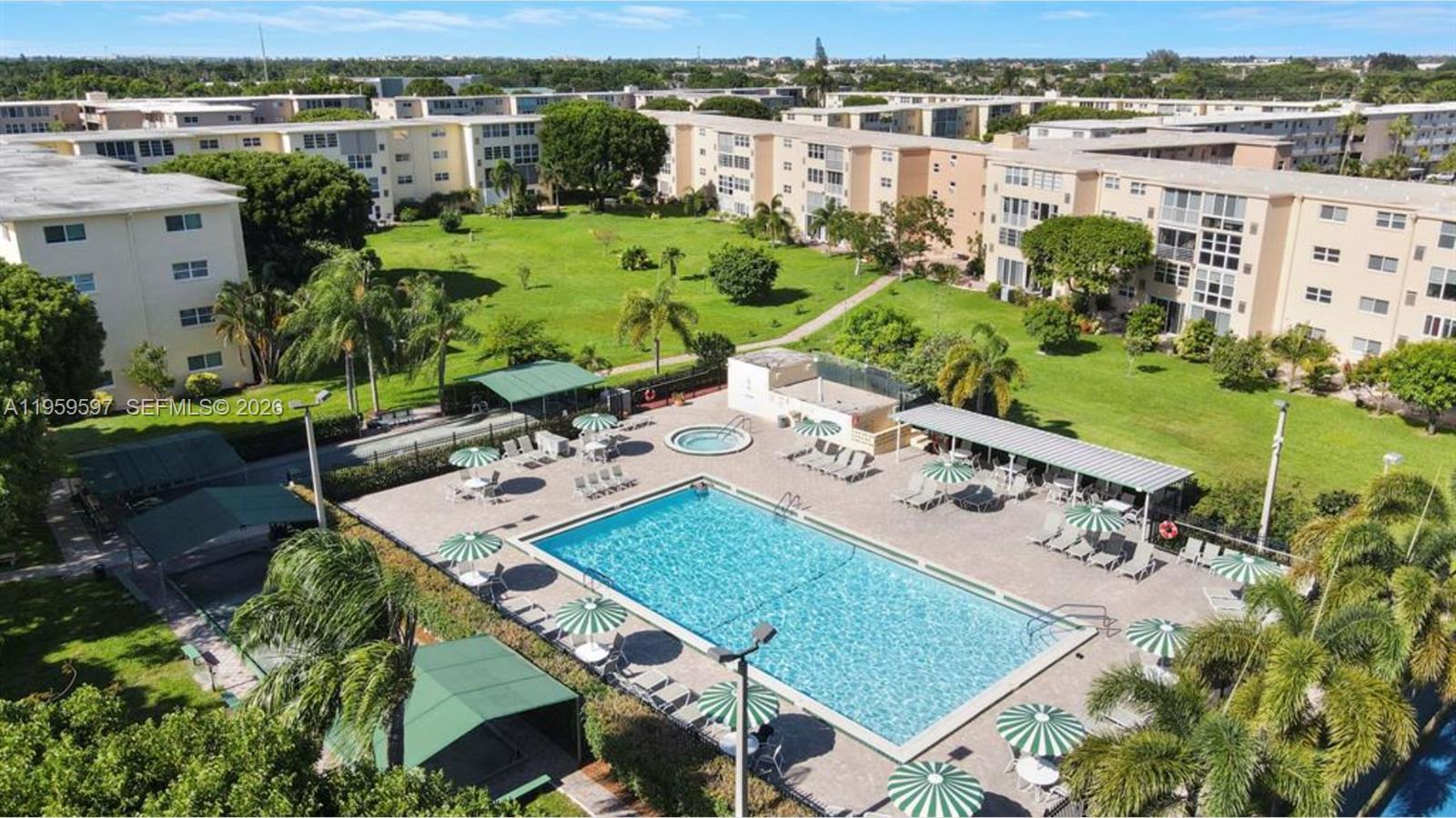 VILLAGE ROYALE ON THE GREE - Residential