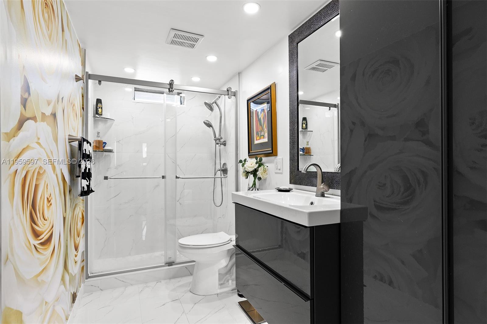 VILLAGE ROYALE ON THE GREE - Residential