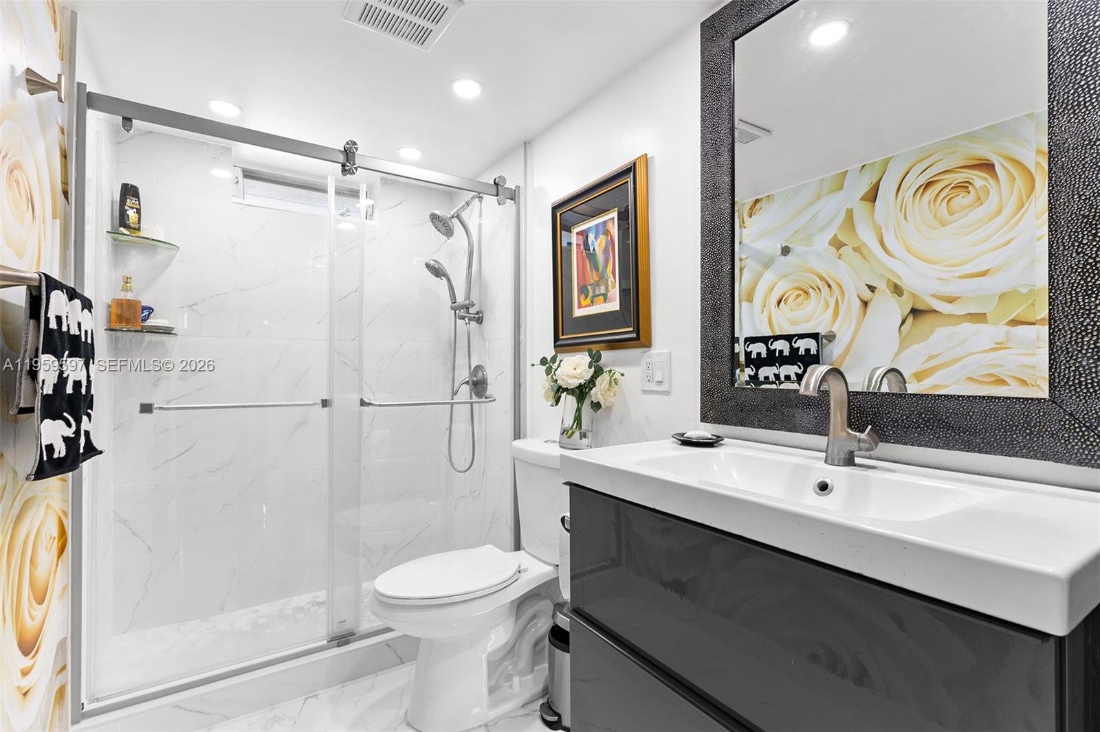 VILLAGE ROYALE ON THE GREE - Residential