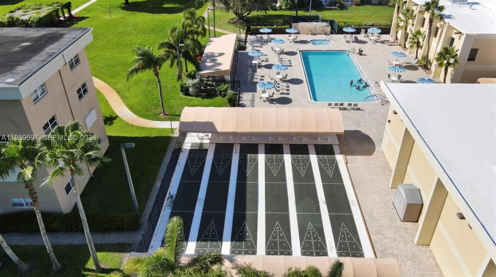 VILLAGE ROYALE ON THE GREE - Residential