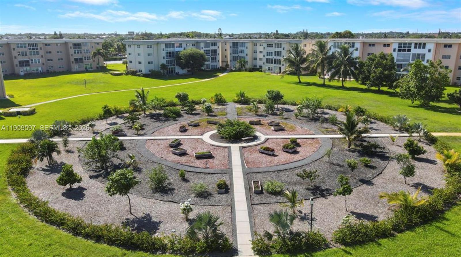 VILLAGE ROYALE ON THE GREE - Residential