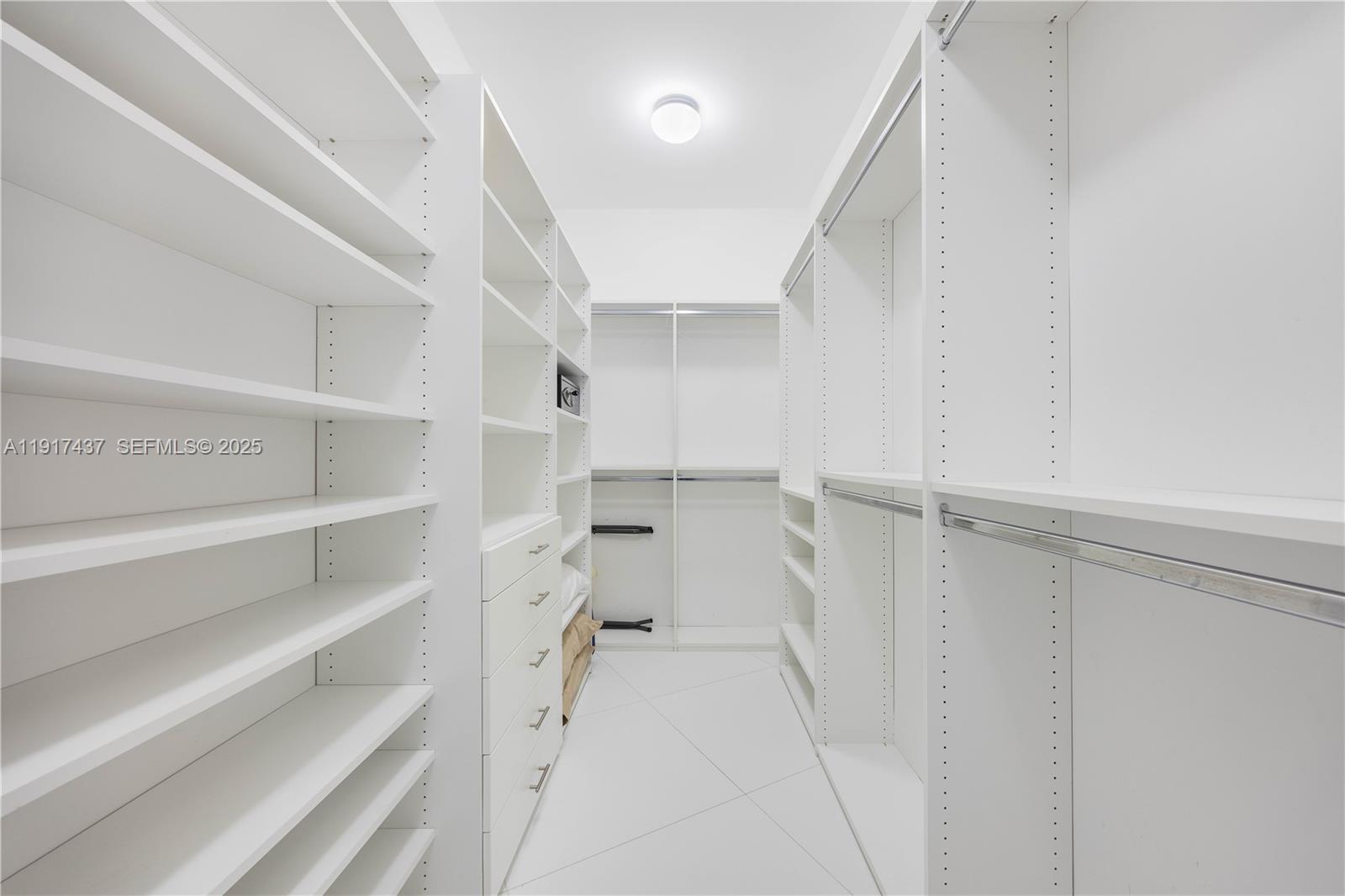 TDR TOWER III CONDO - Residential