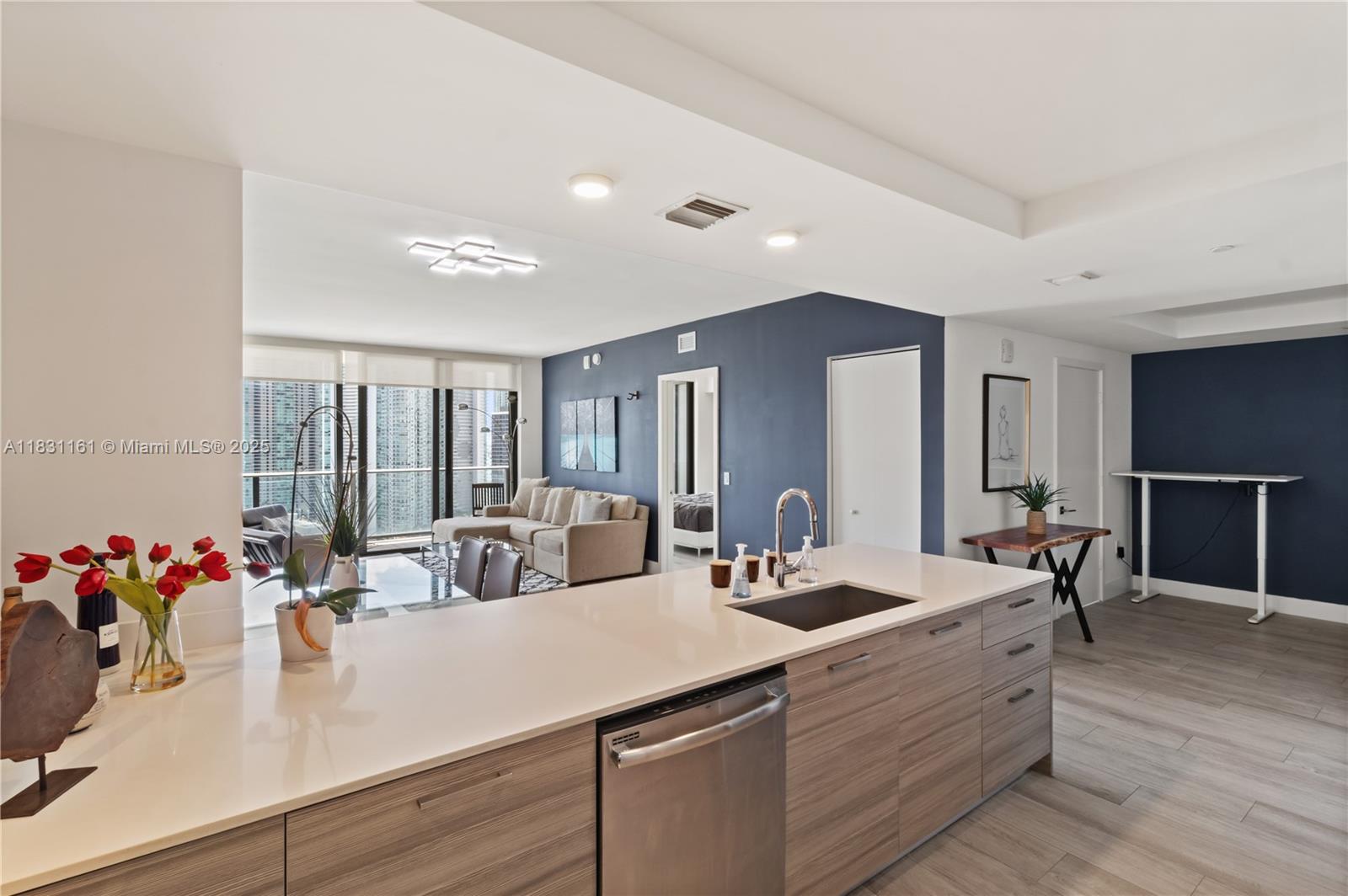 121 NE 34th St 2807