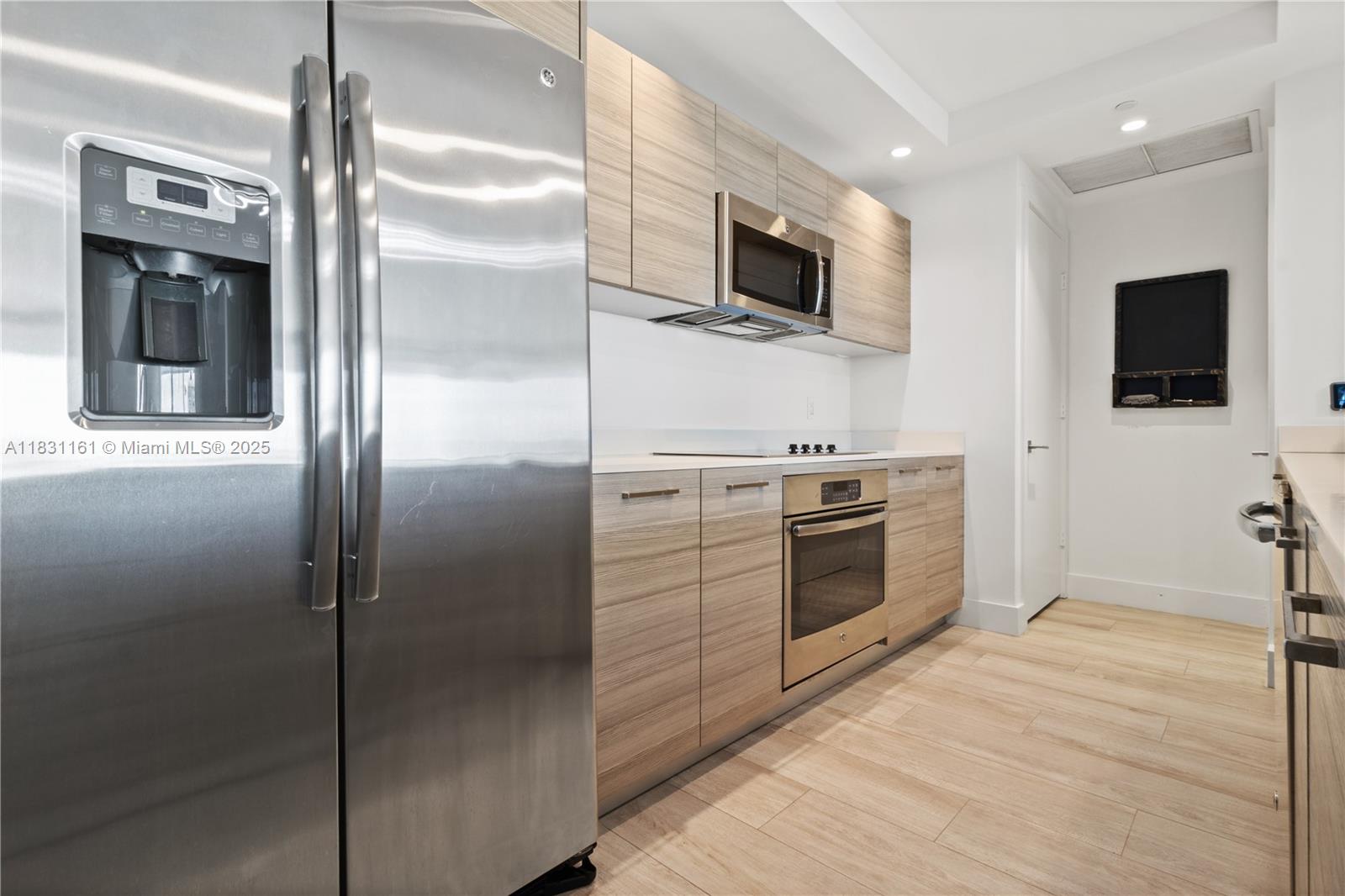 121 NE 34th St 2807
