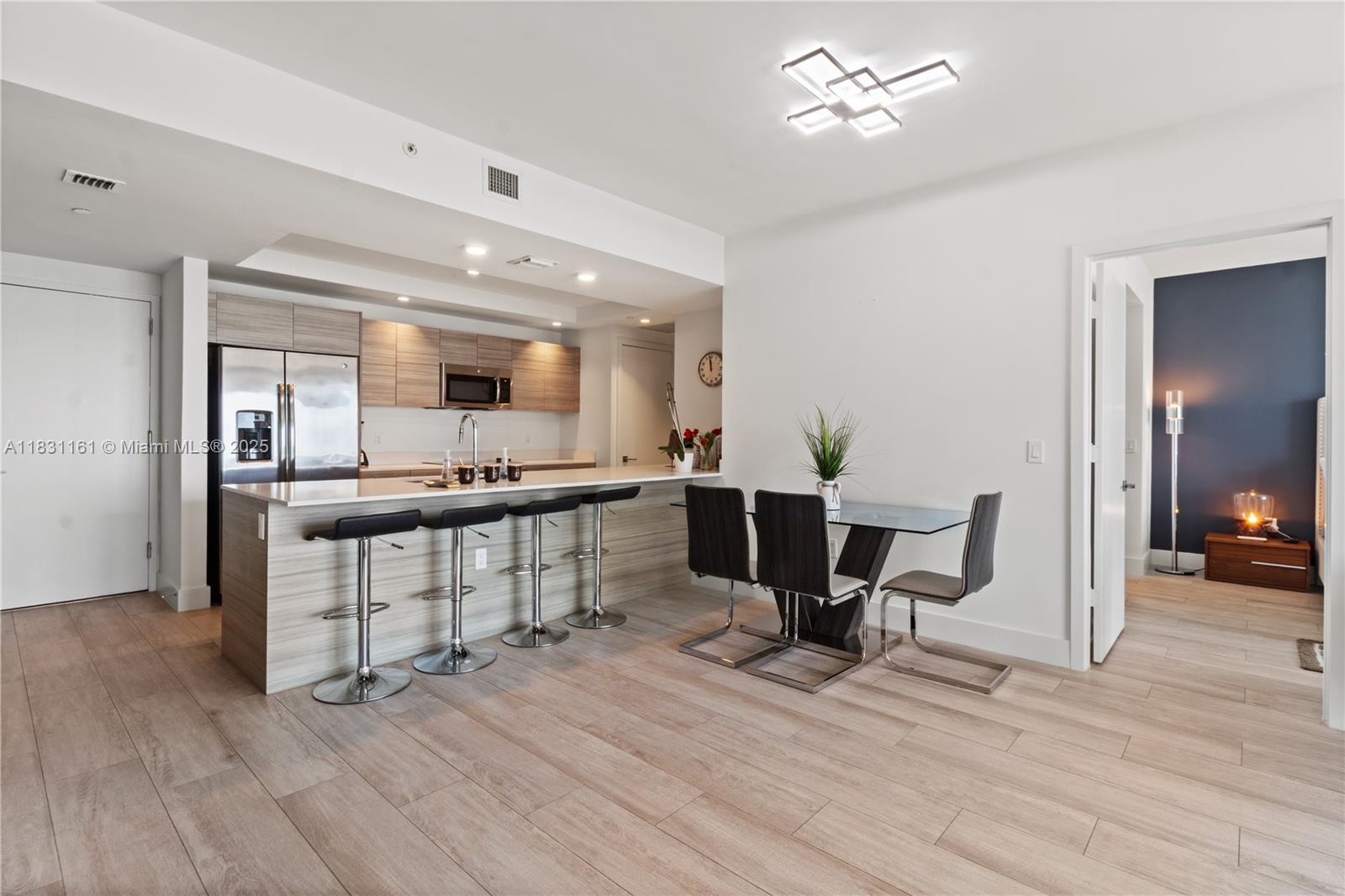 121 NE 34th St 2807