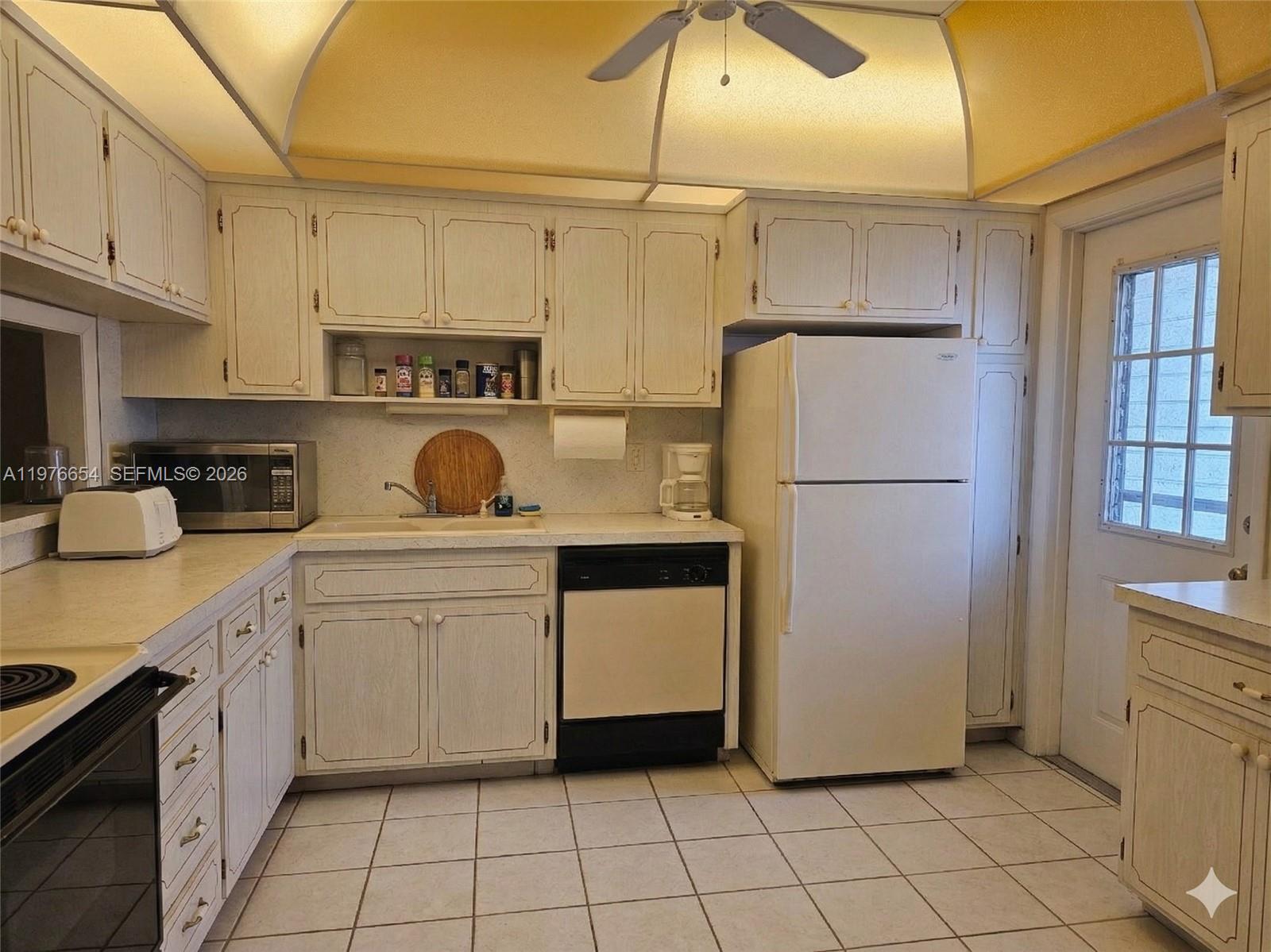 THIRD GULFSTREAM GARDEN - Residential