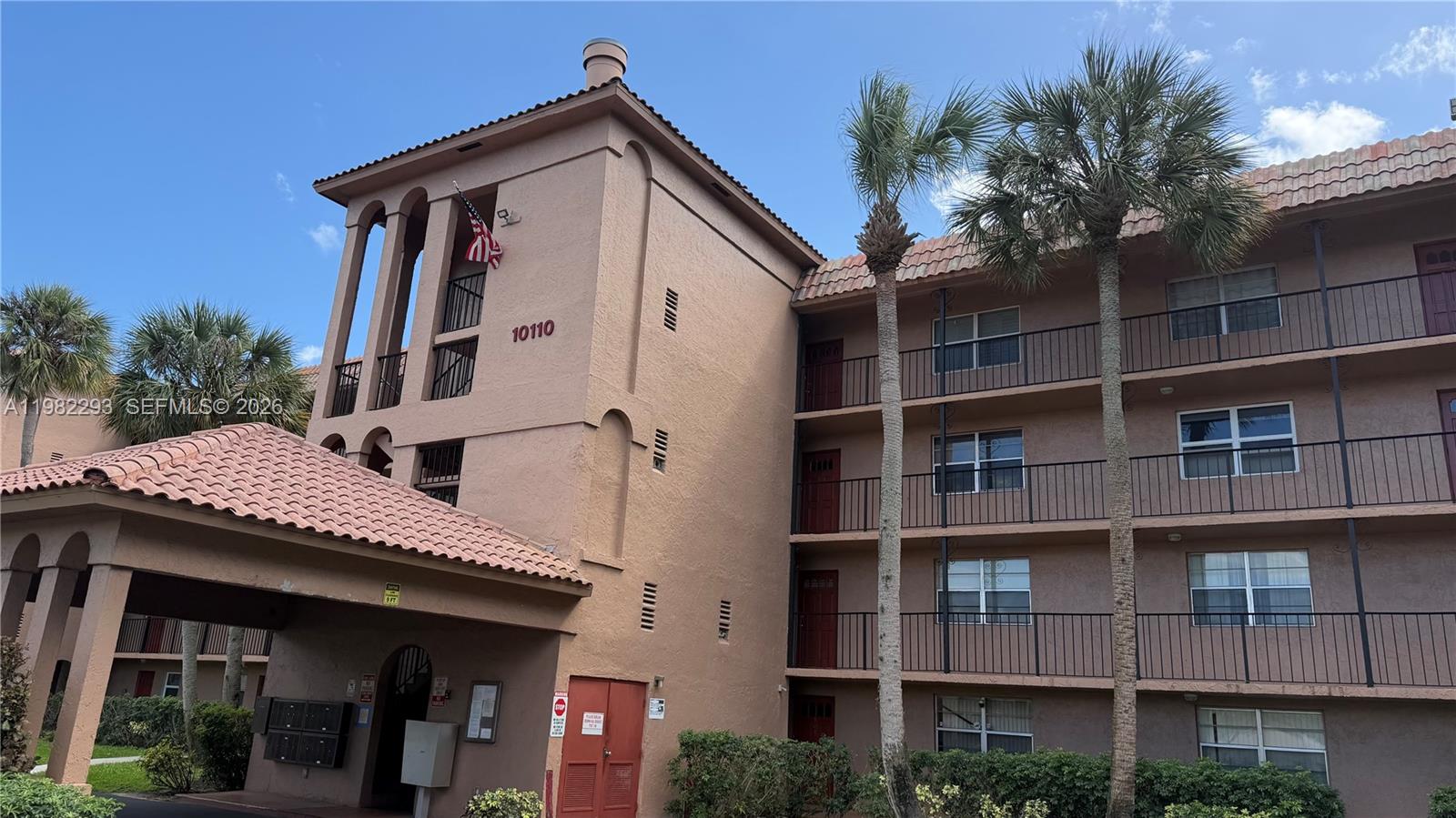 BOCA ENTRADA - Residential