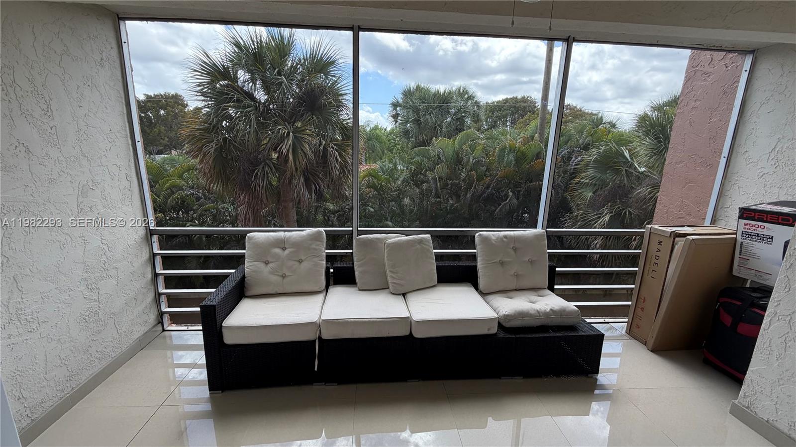 BOCA ENTRADA - Residential