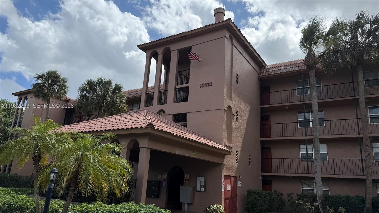 BOCA ENTRADA - Residential