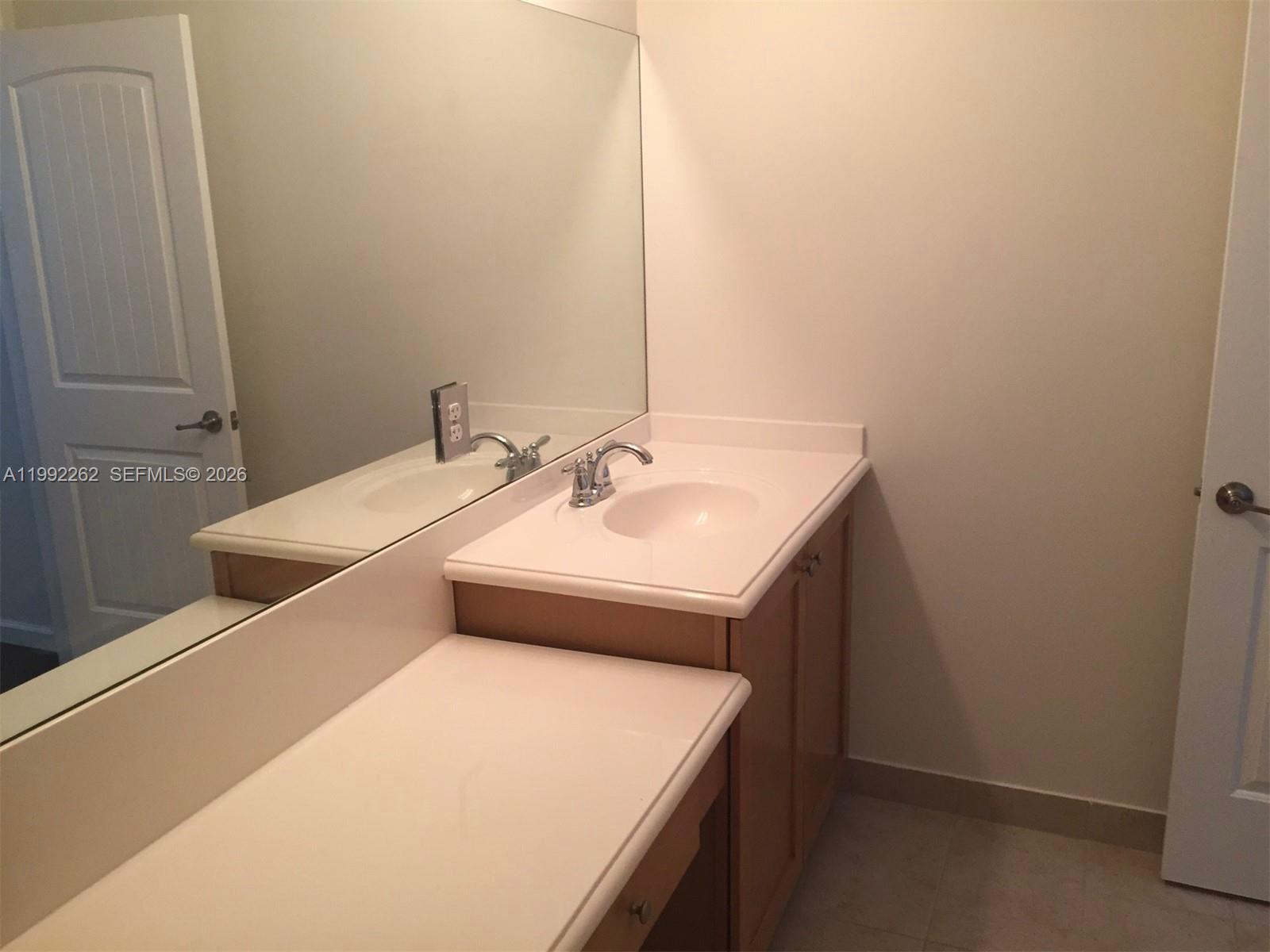 MANDARIN LAKES - Residential Lease