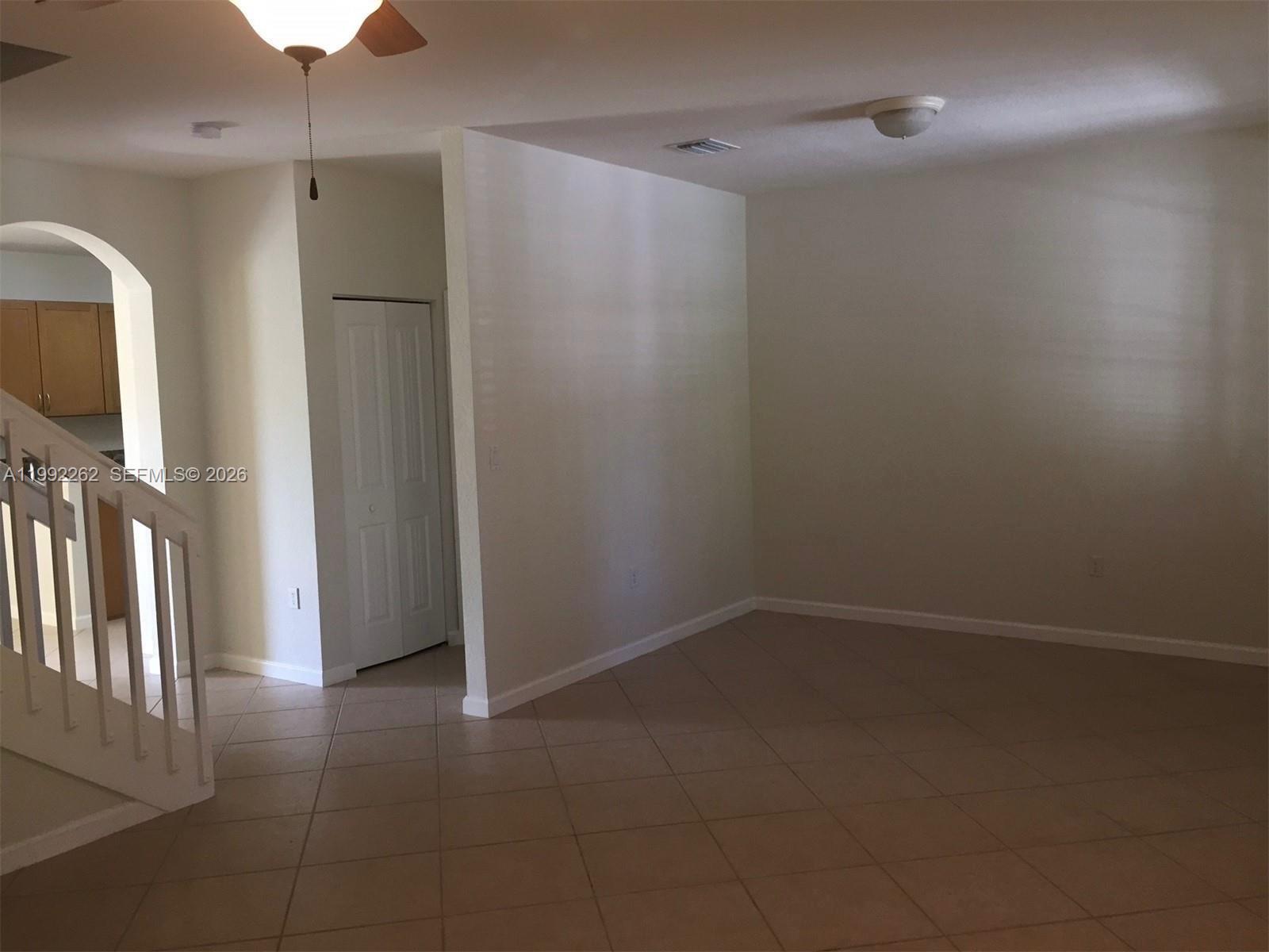 MANDARIN LAKES - Residential Lease