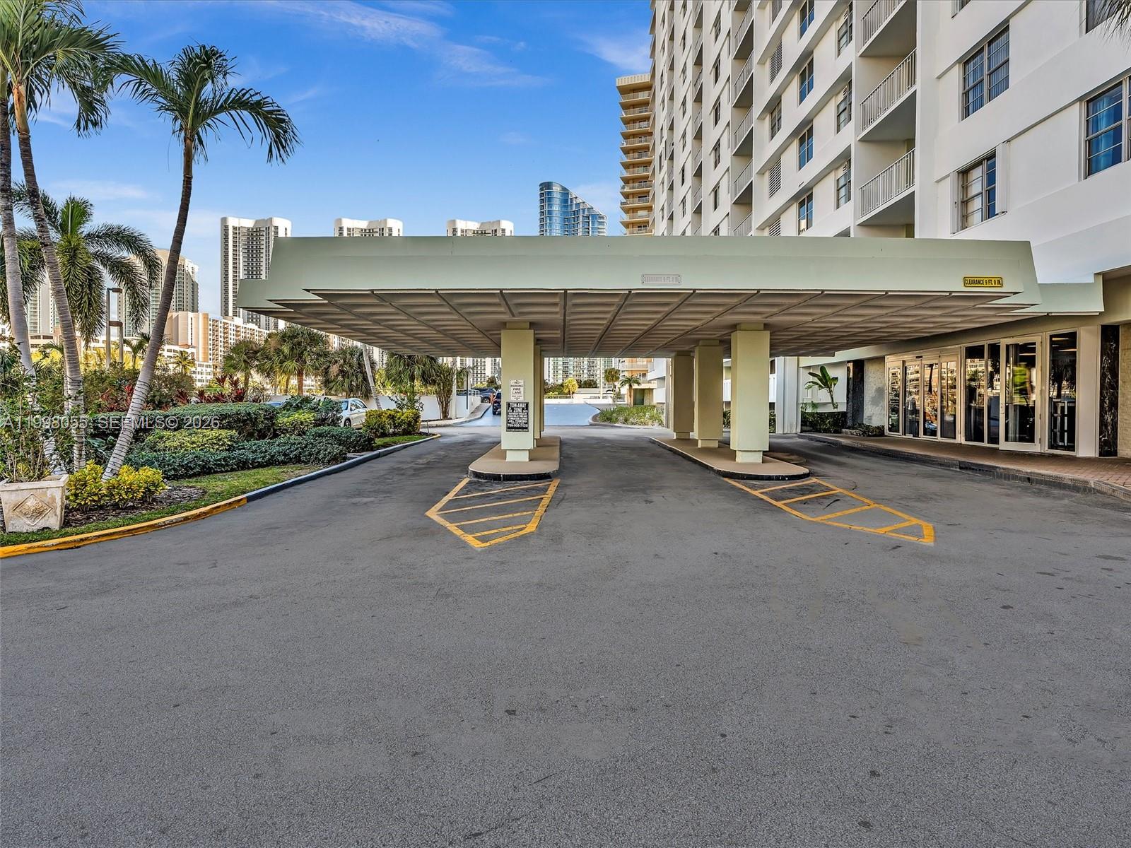 ARLEN HOUSE WEST CONDO - Residential