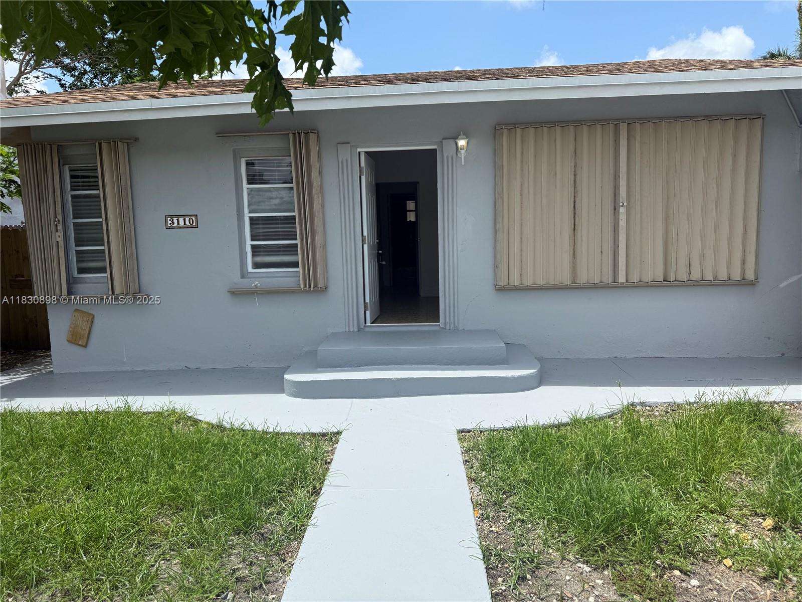 Charming 2-bedroom, 1-bath home with a spacious backyard perfect for relaxing or entertaining. Ideally located near supermarkets, top restaurants, and just minutes from Coral Reef, Brickell, and Coconut Grove. Close to Miami Airport for easy travel. No pet restrictions and quick approval process. A great opportunity in a high-demand area — and much more!