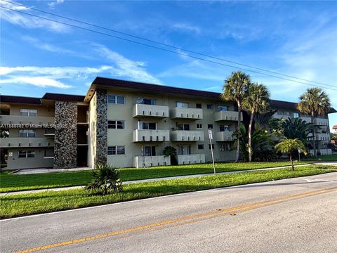 Photo of 7505 SW 82nd St #318, Miami, FL 33143 (MLS # A11888681)