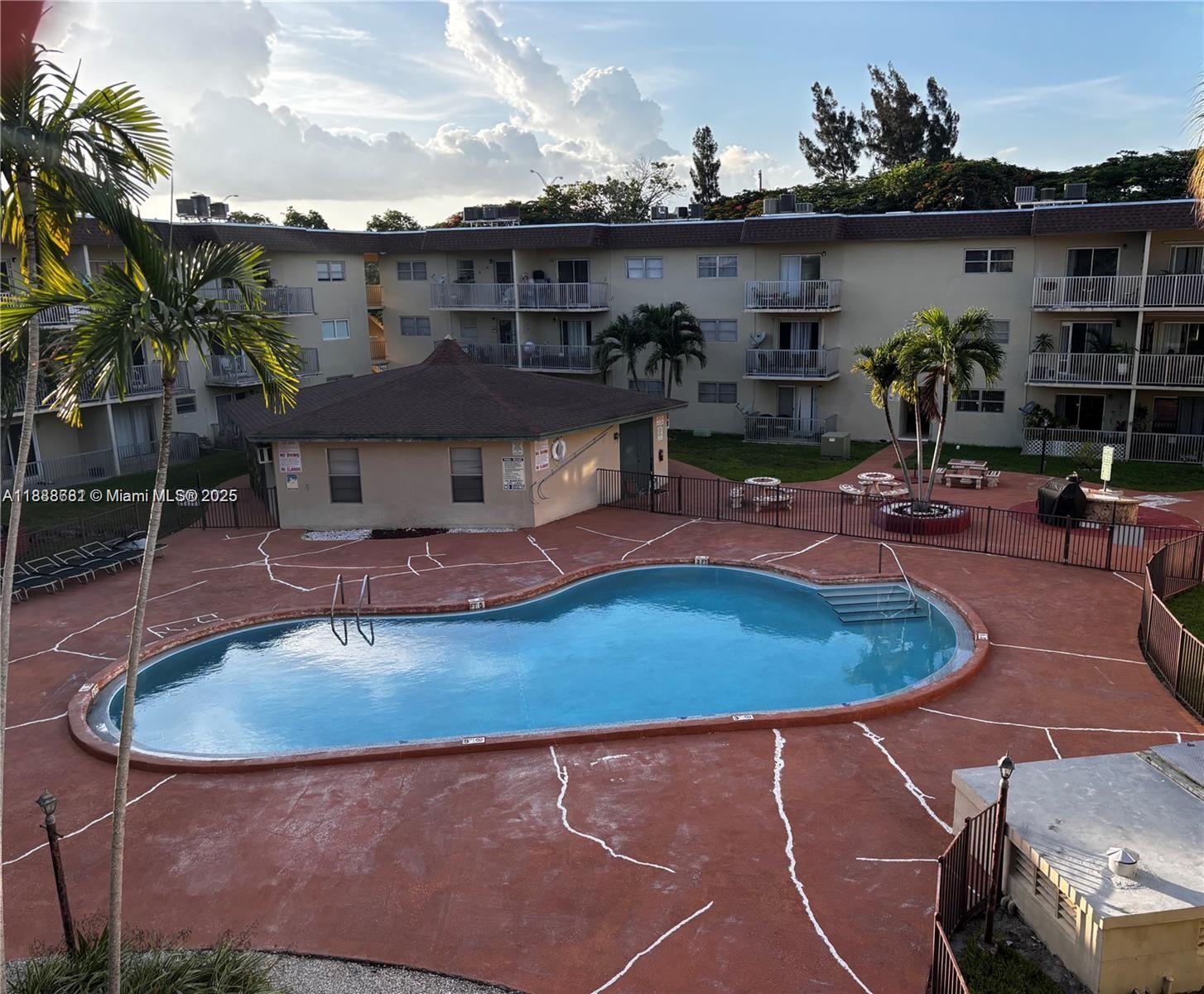 DADELAND PARK CONDO - Residential