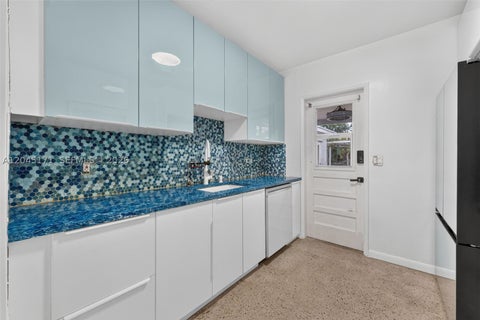 Photo of 1805 N Dixie Hwy, Fort Lauderdale, FL 33305 (MLS # A12045171)