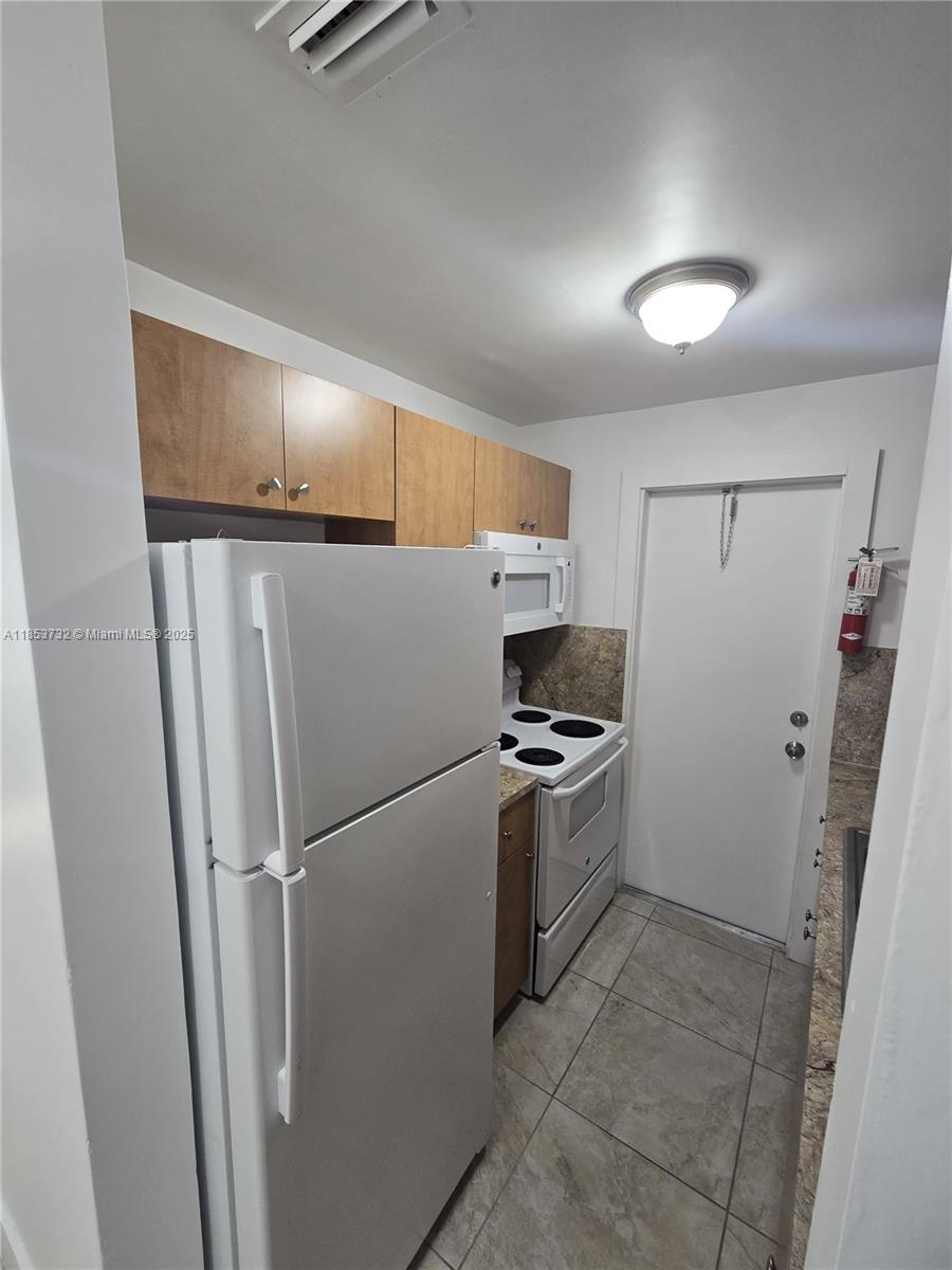Quiet neighborhood close to Coral Gables, Miami International Airport and major Expressways. Unit has been remodeled! Building has impact resistant windows and doors and a laundry room. Includes: water and 1 parking space. Maximum: 2 occupants. Please, make sure you communicate to your prospects that pets are NOT allowed!! **Building has No Association**