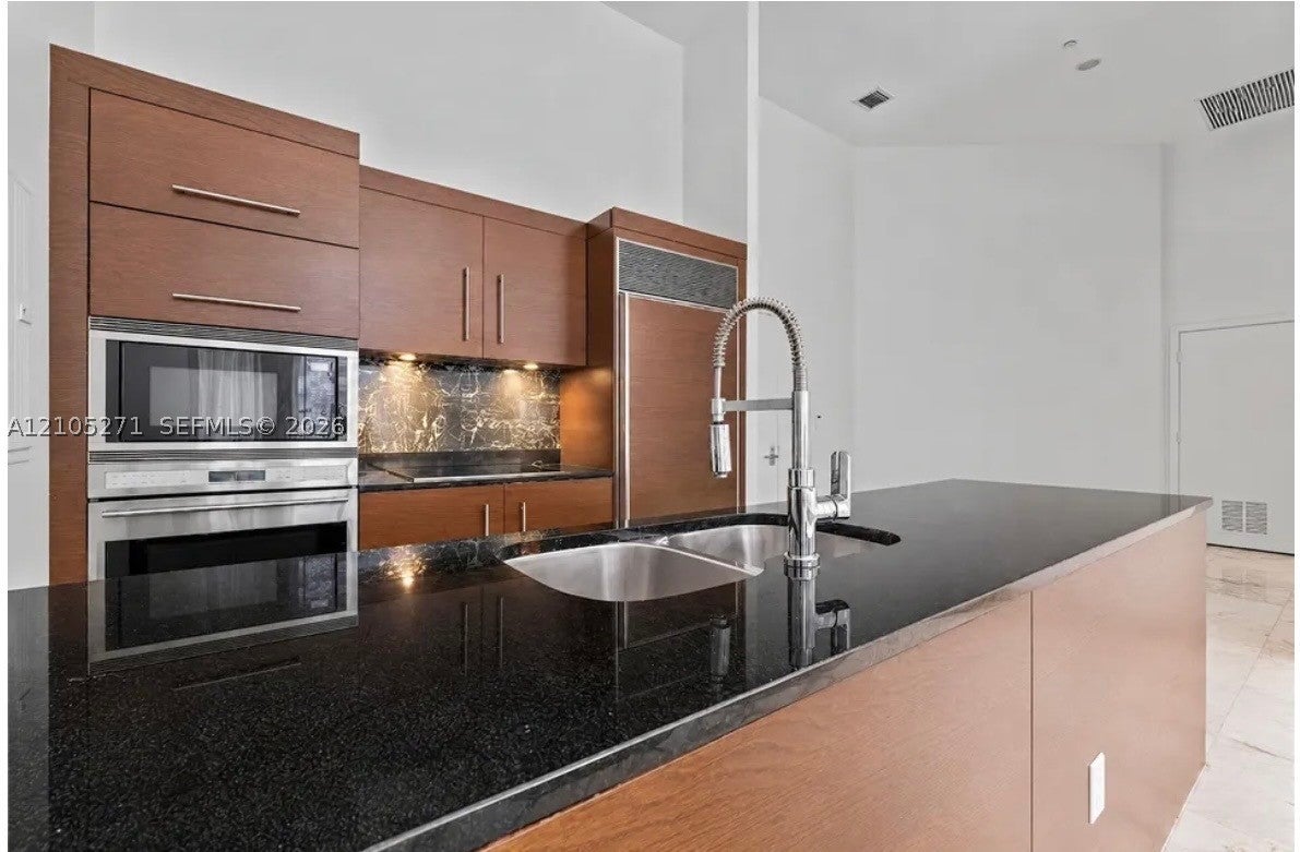 475 Brickell Ave 2209
