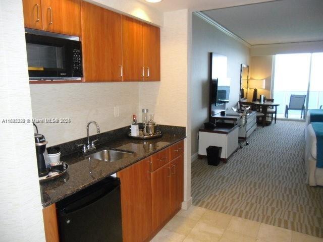 18001 Collins Ave 612
