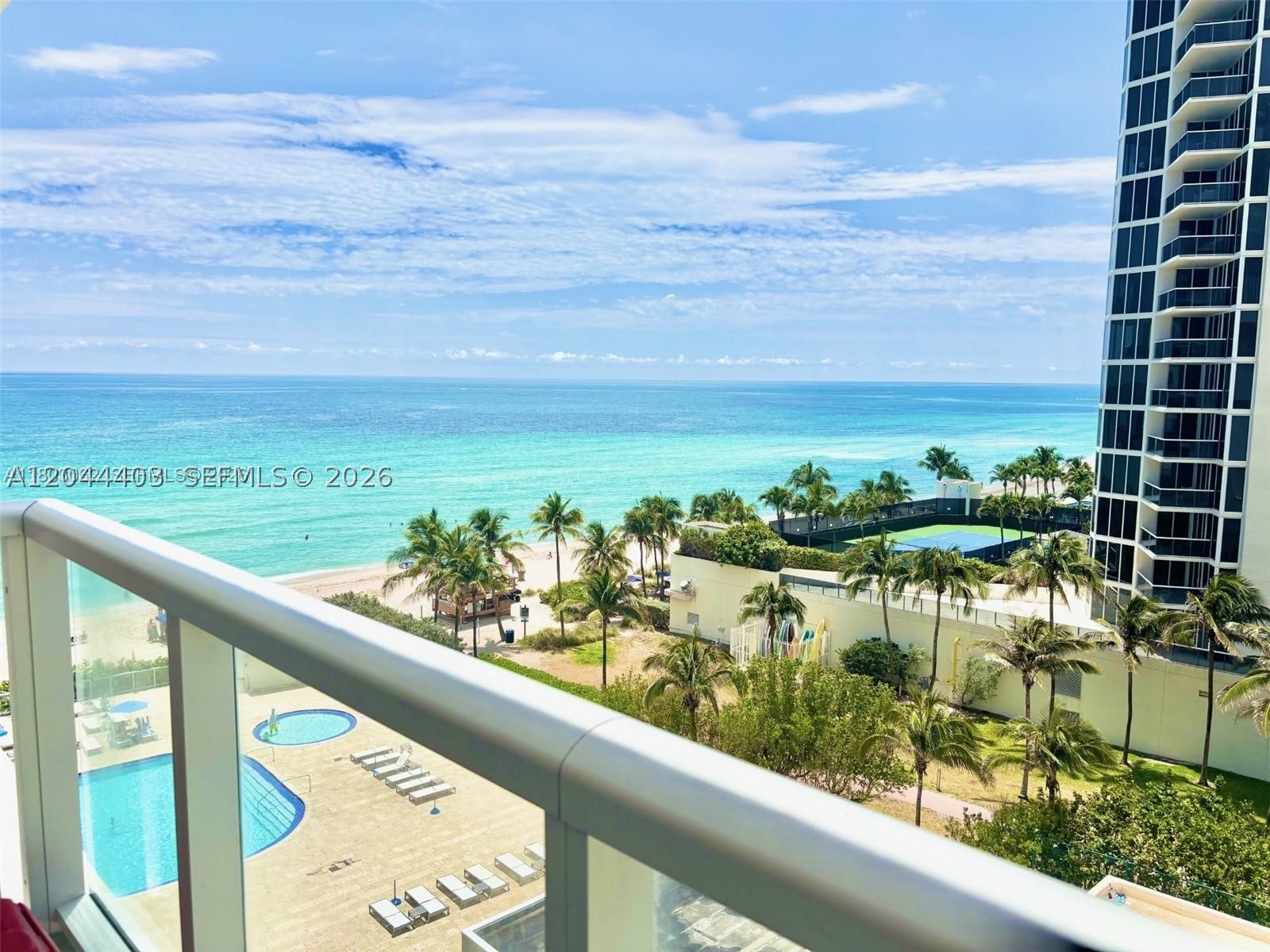 19201 Collins Ave 606