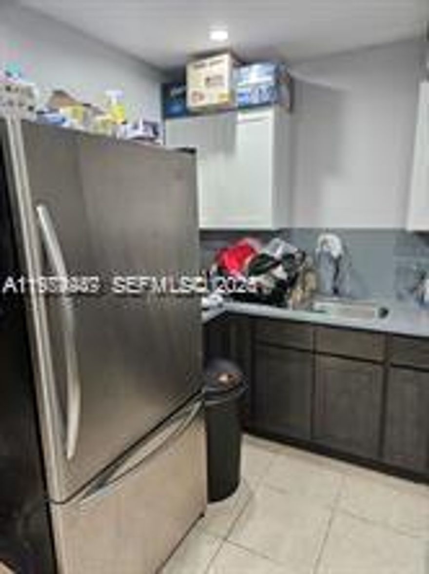 VERY LARGE 2/1...ON THE 1ST FLOOR...UPGRADED WITH STAINLESS STEEL APPLIANCES...WATER INCLUDED...CONVENIENTLY LOCATED OFF OF I95 AND 441...CLOSE TO MAJOR SHOPPING CENTERS AND RESTAURANTS...SECTION-8 WELCOMED!!!!