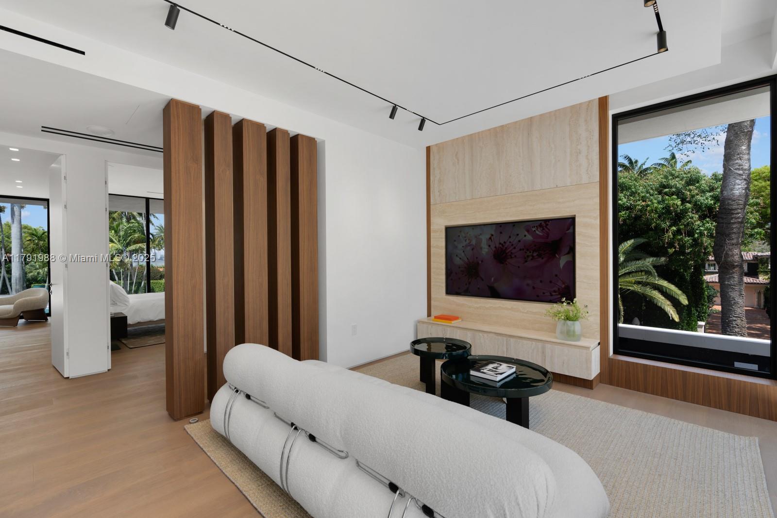 SUNSET ISLANDS ISLAND NO 2 - Residential