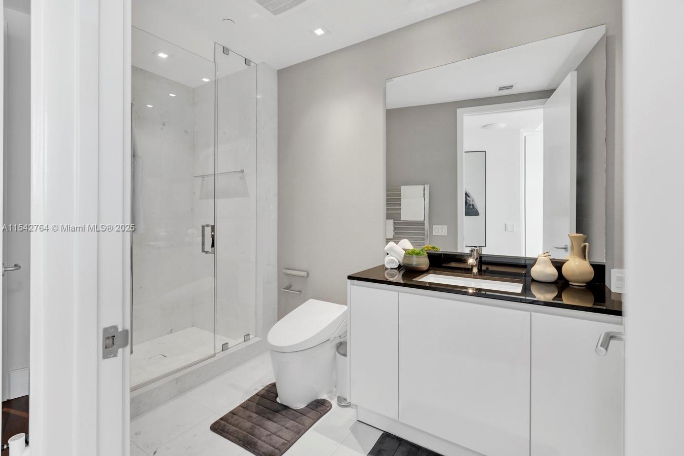 18555 COLLINS AVENUE COND - Residential