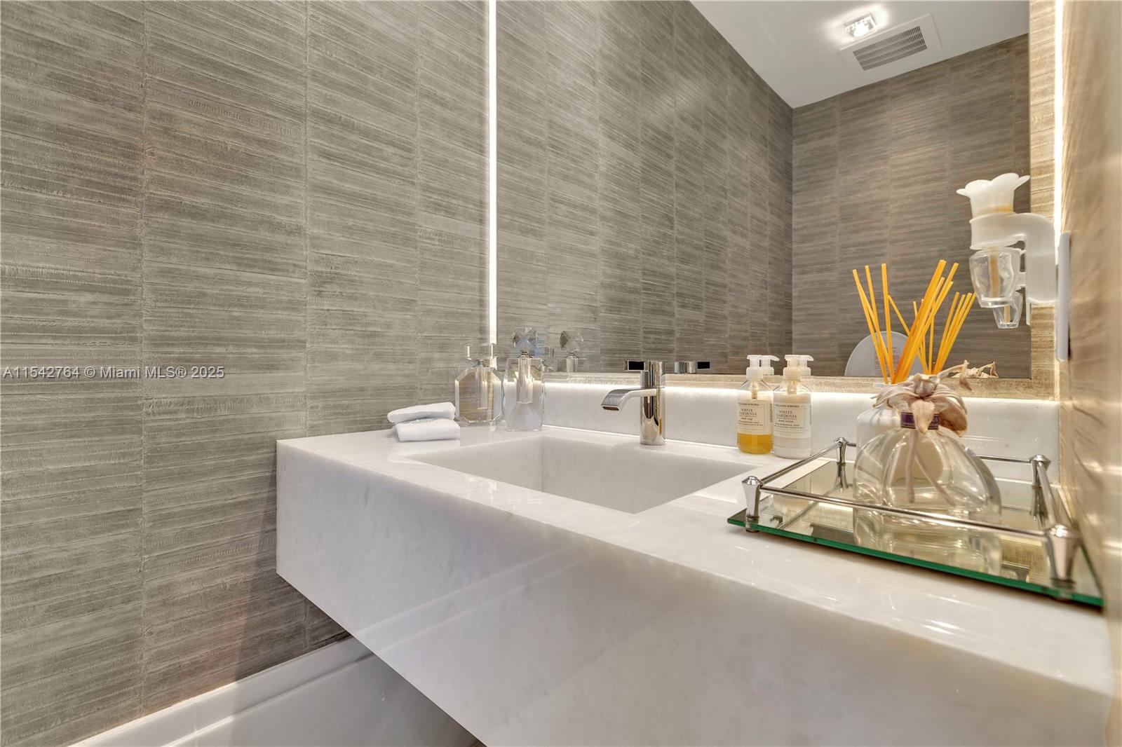 18555 COLLINS AVENUE COND - Residential