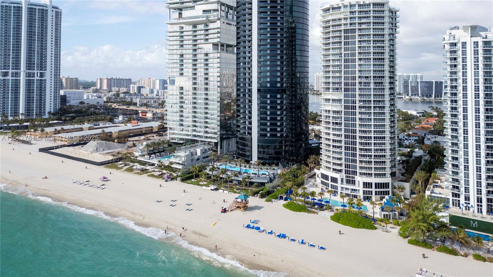 18555 COLLINS AVENUE COND - Residential