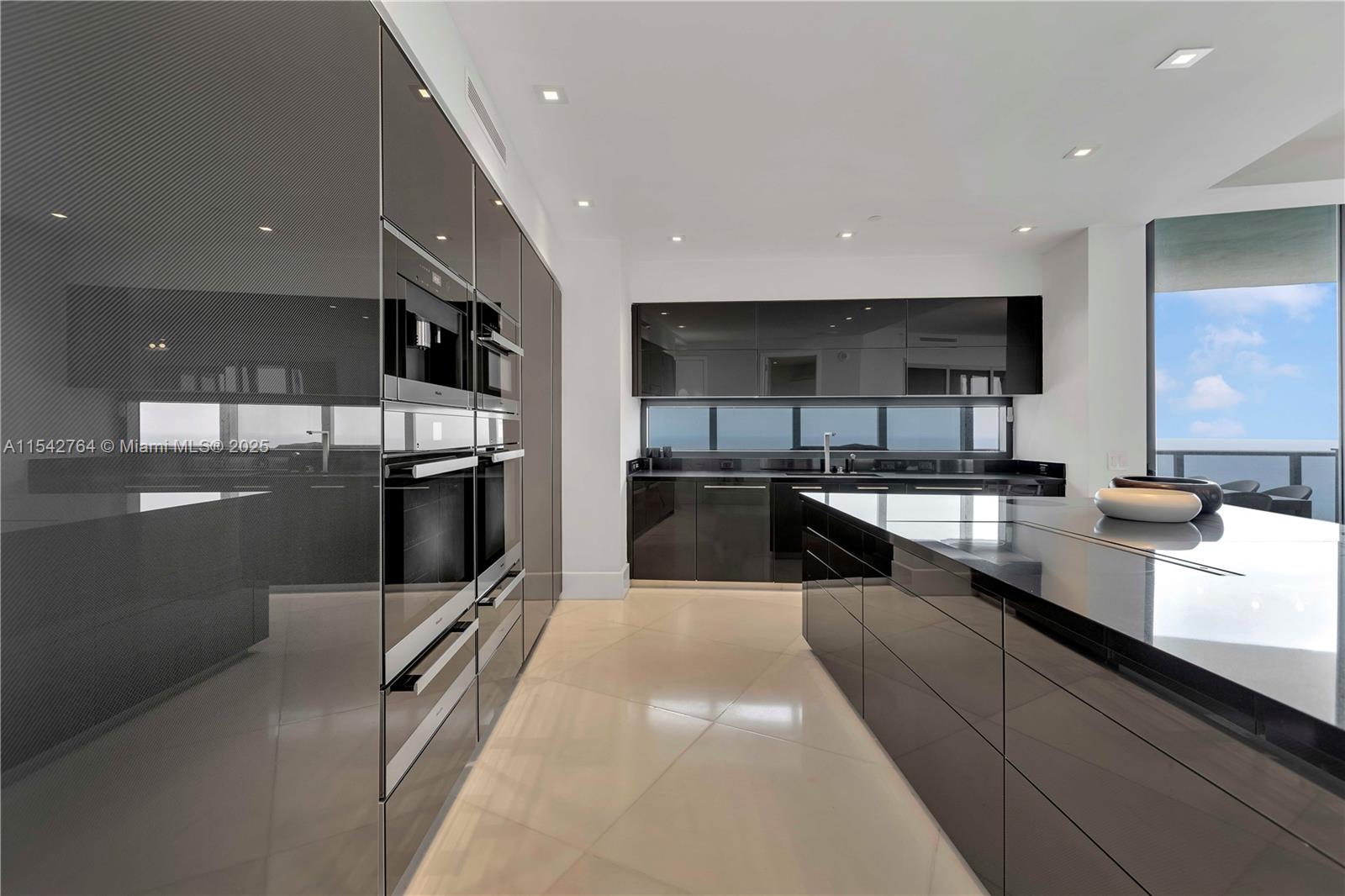 18555 COLLINS AVENUE COND - Residential