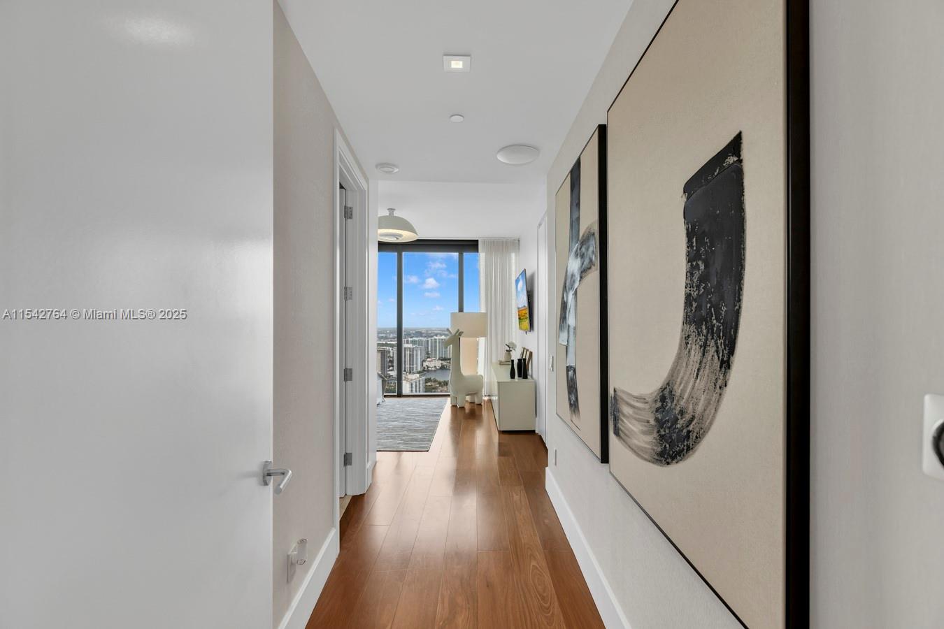 18555 COLLINS AVENUE COND - Residential