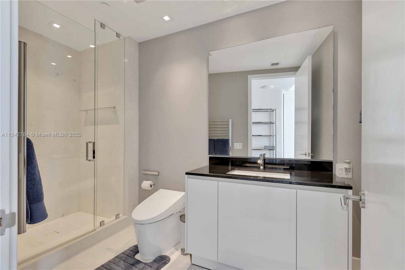 18555 COLLINS AVENUE COND - Residential