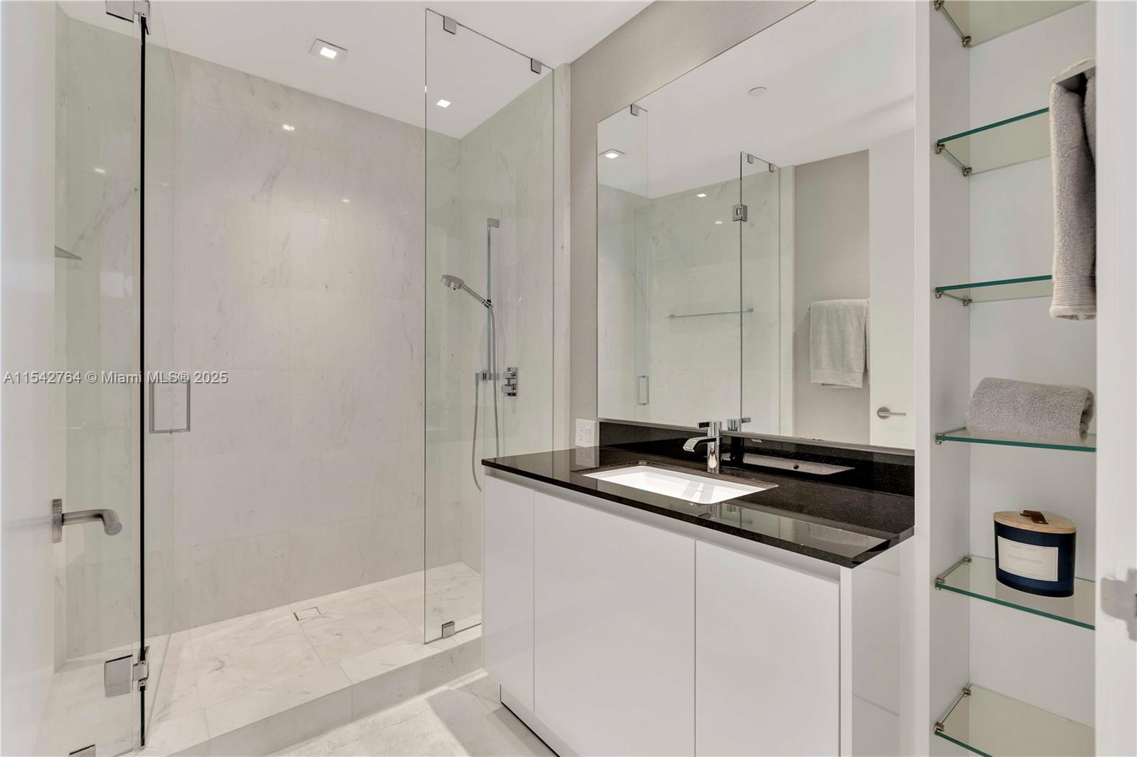 18555 COLLINS AVENUE COND - Residential