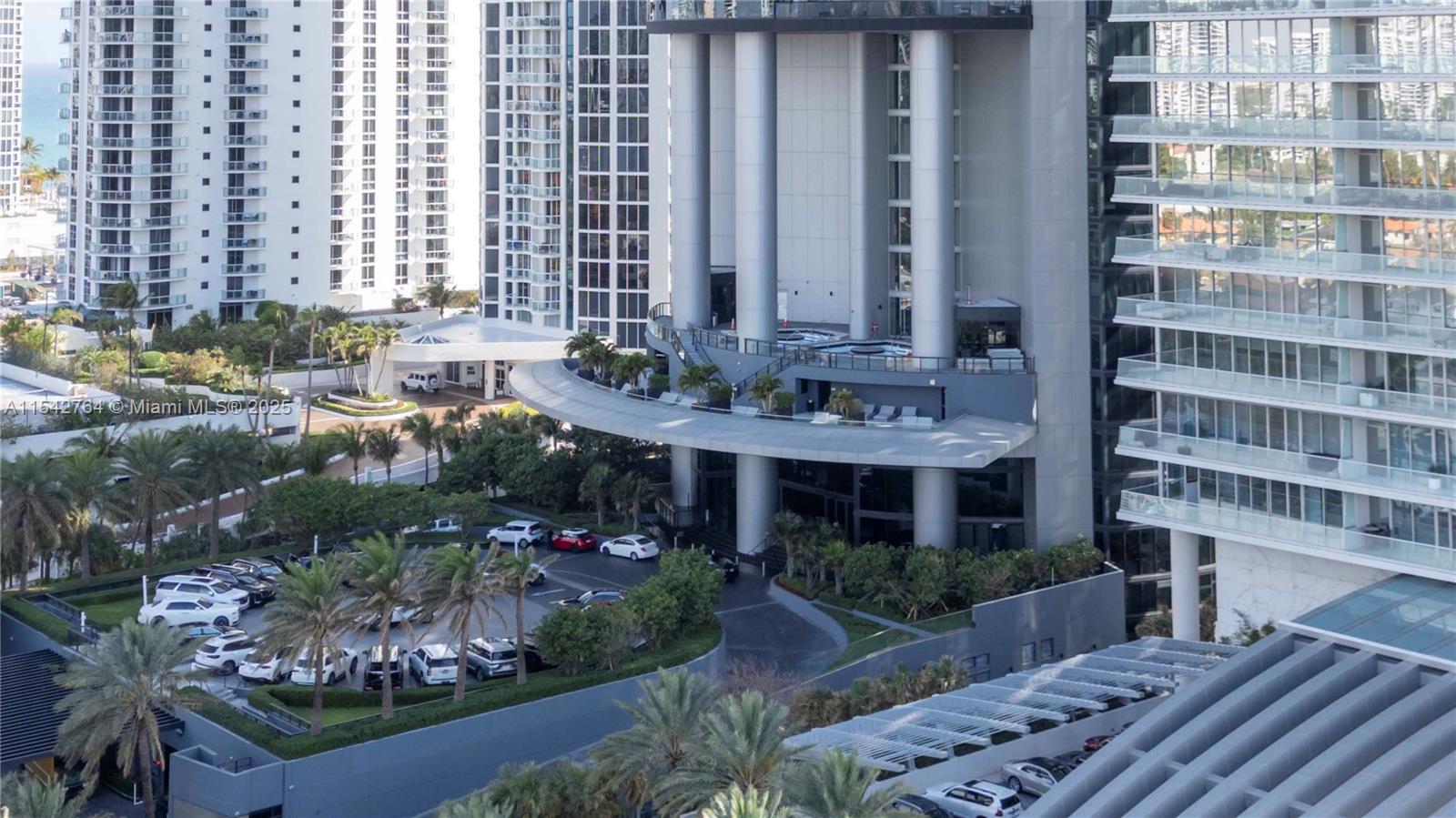 18555 COLLINS AVENUE COND - Residential