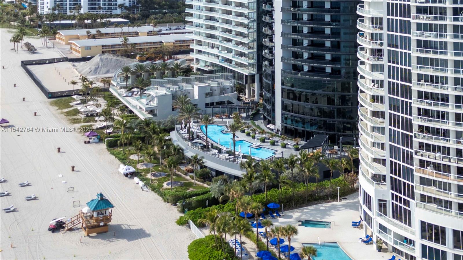 18555 COLLINS AVENUE COND - Residential