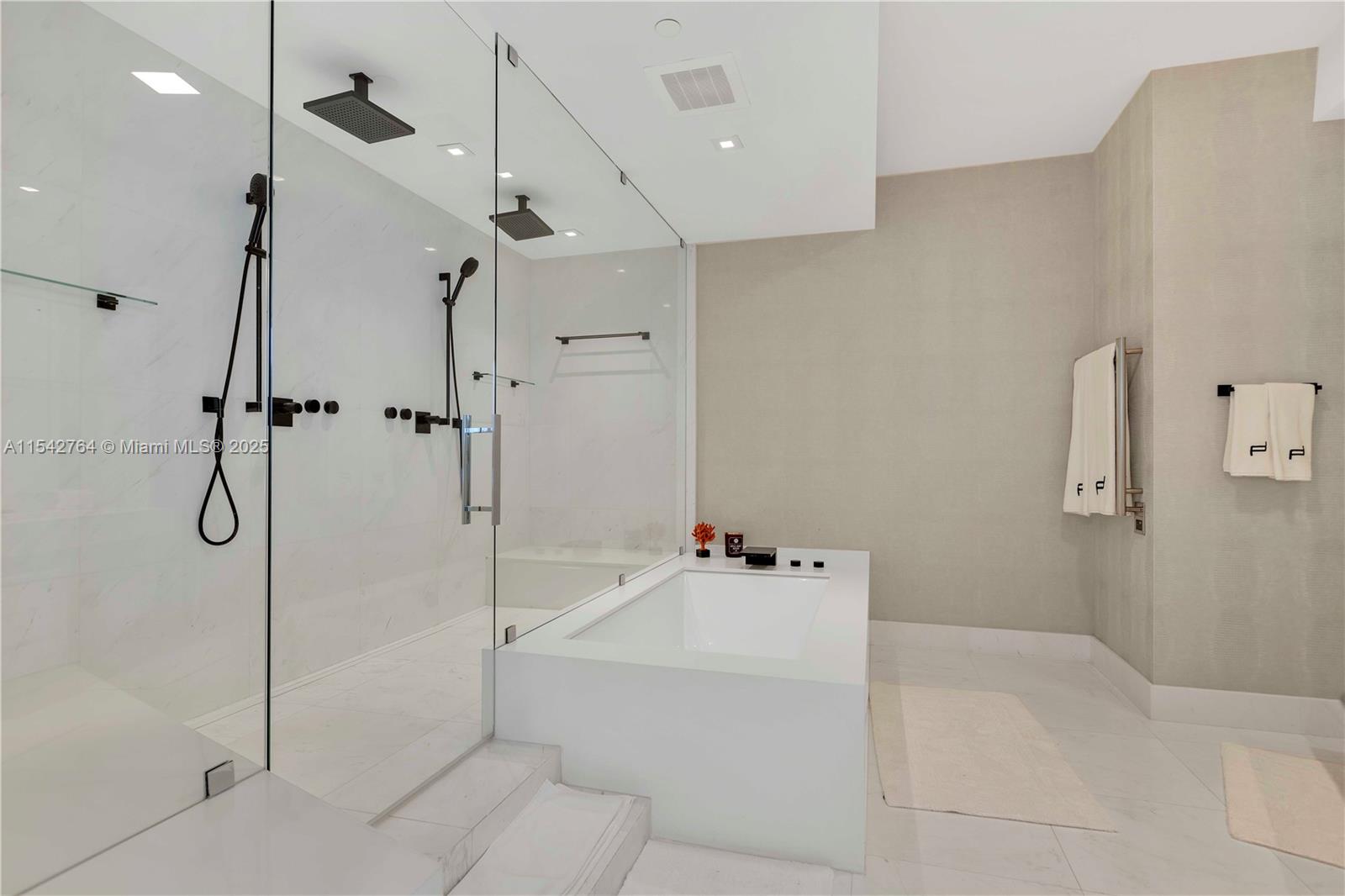 18555 COLLINS AVENUE COND - Residential