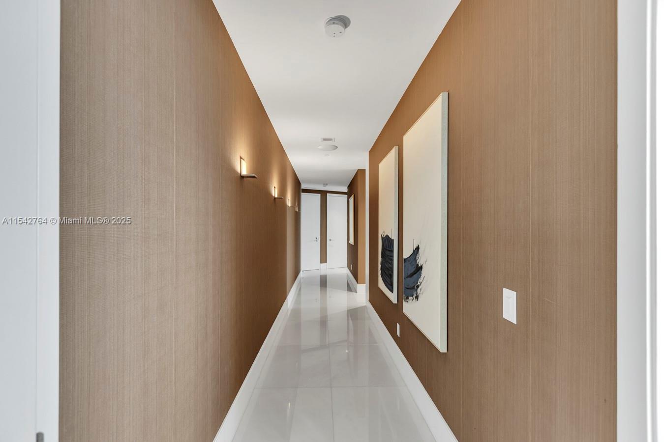 18555 COLLINS AVENUE COND - Residential