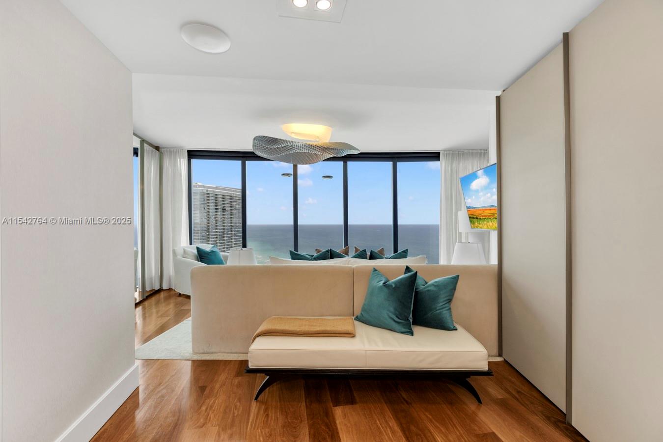 18555 COLLINS AVENUE COND - Residential