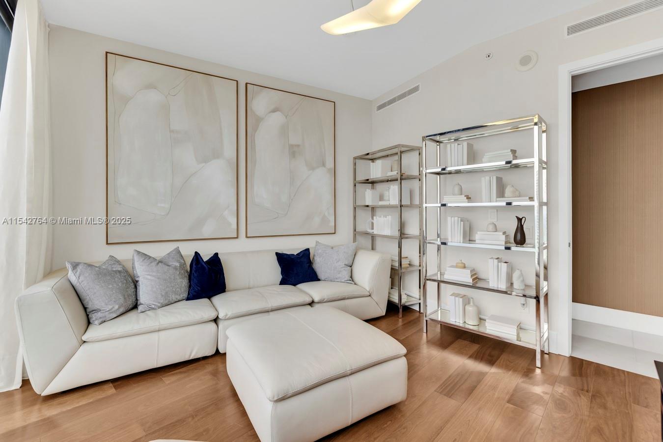 18555 COLLINS AVENUE COND - Residential