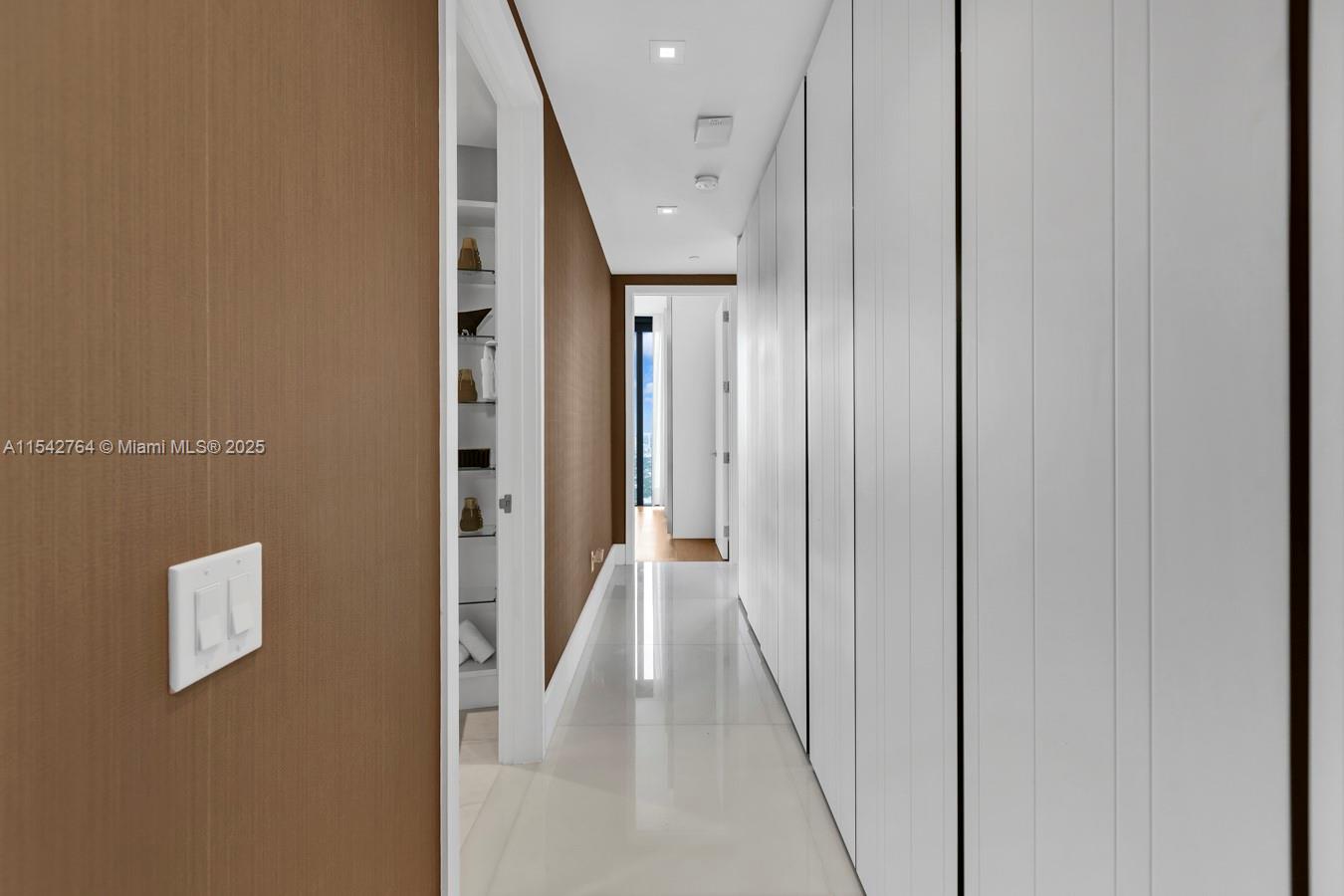 18555 COLLINS AVENUE COND - Residential