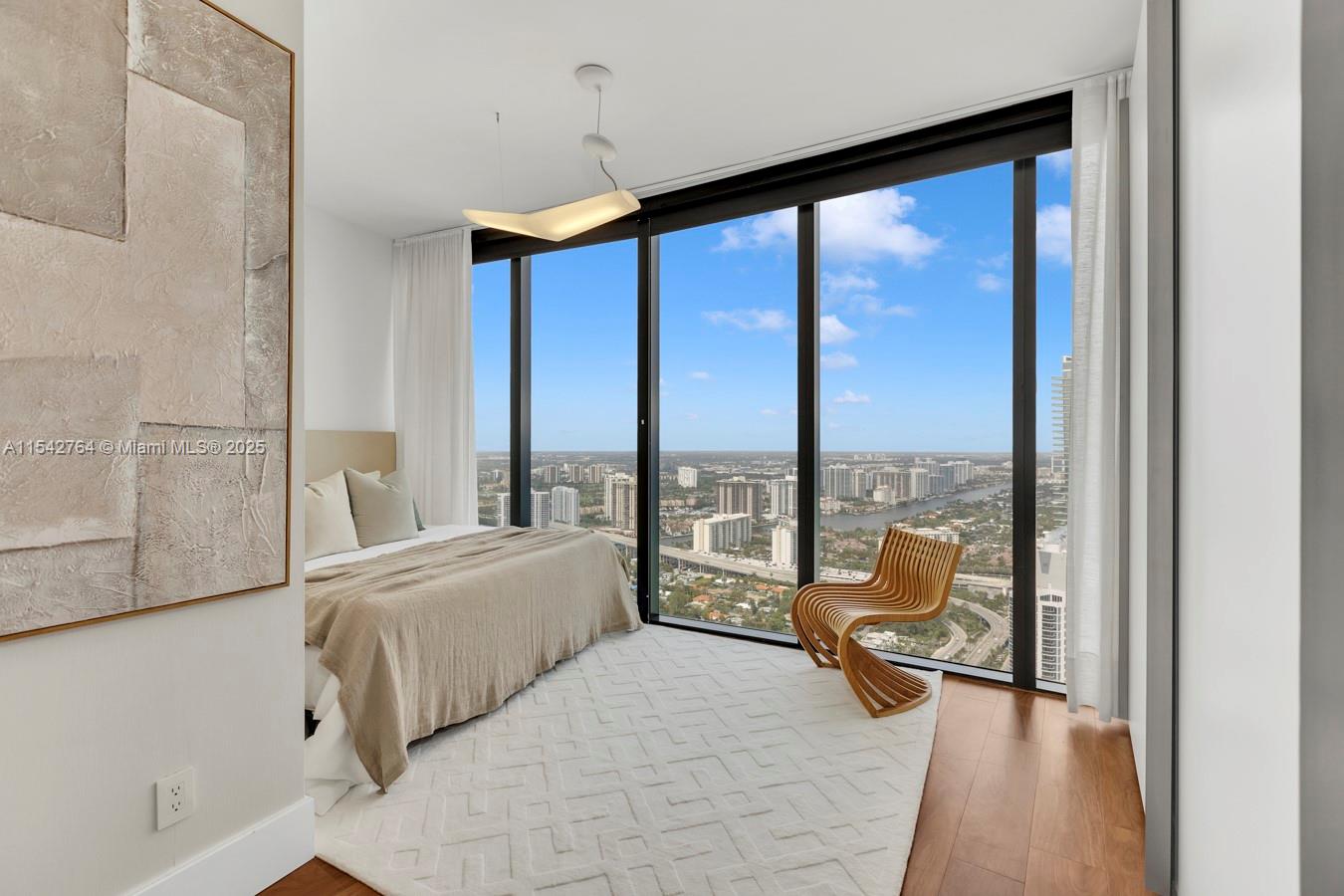18555 COLLINS AVENUE COND - Residential