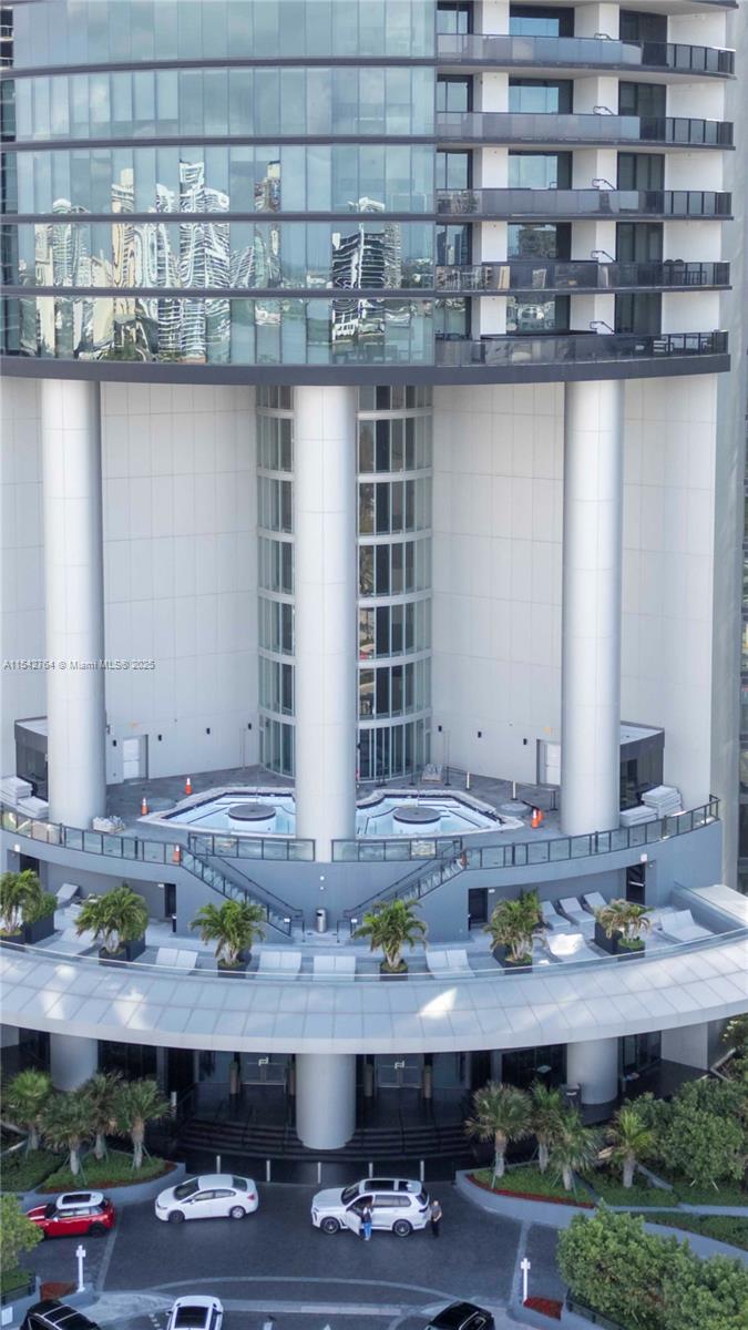 18555 COLLINS AVENUE COND - Residential