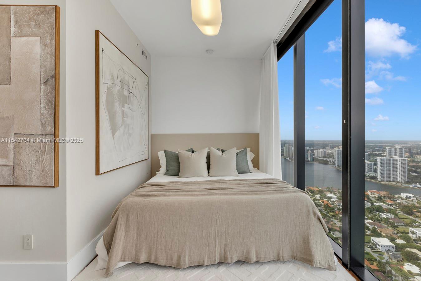 18555 COLLINS AVENUE COND - Residential