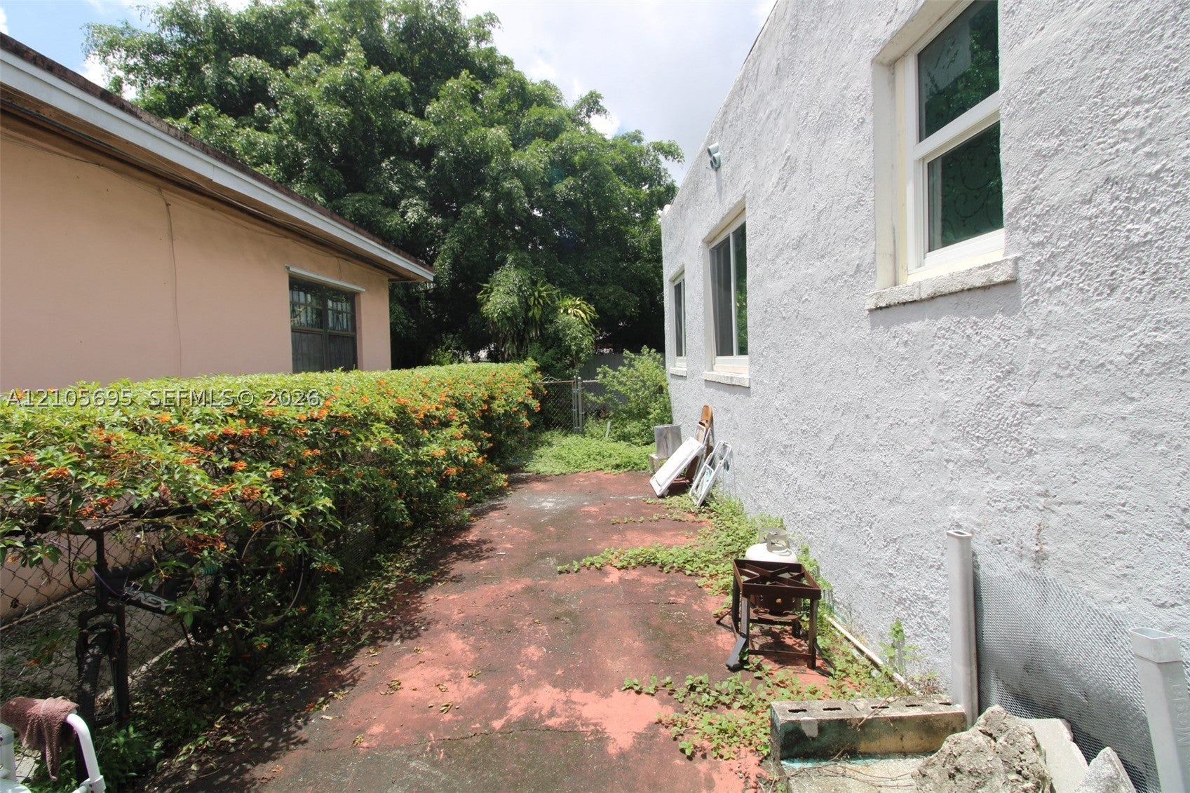7010 NW 6th Ave