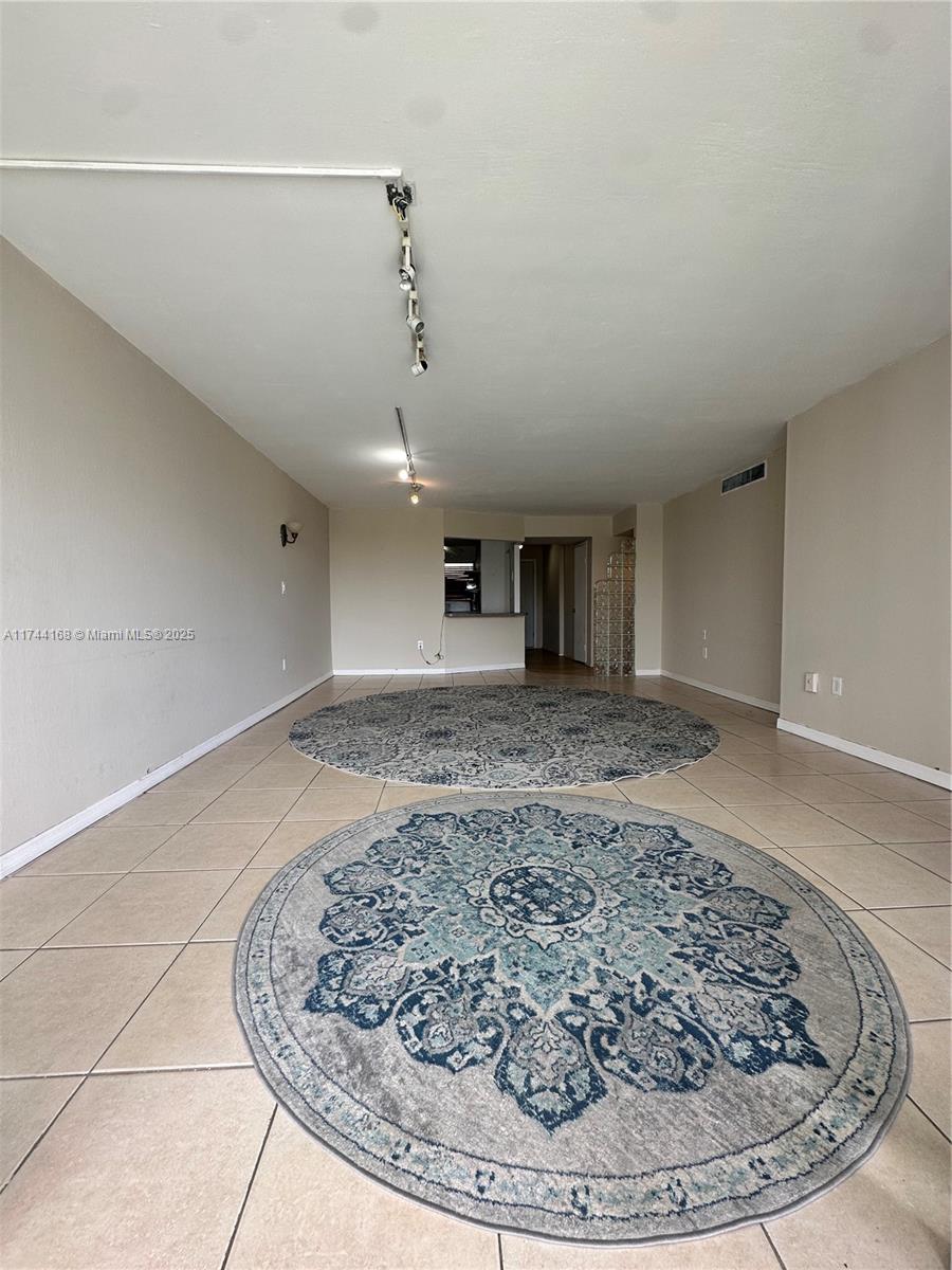 View photos, virtual tours, details... 1750 NE 191st St 225-4